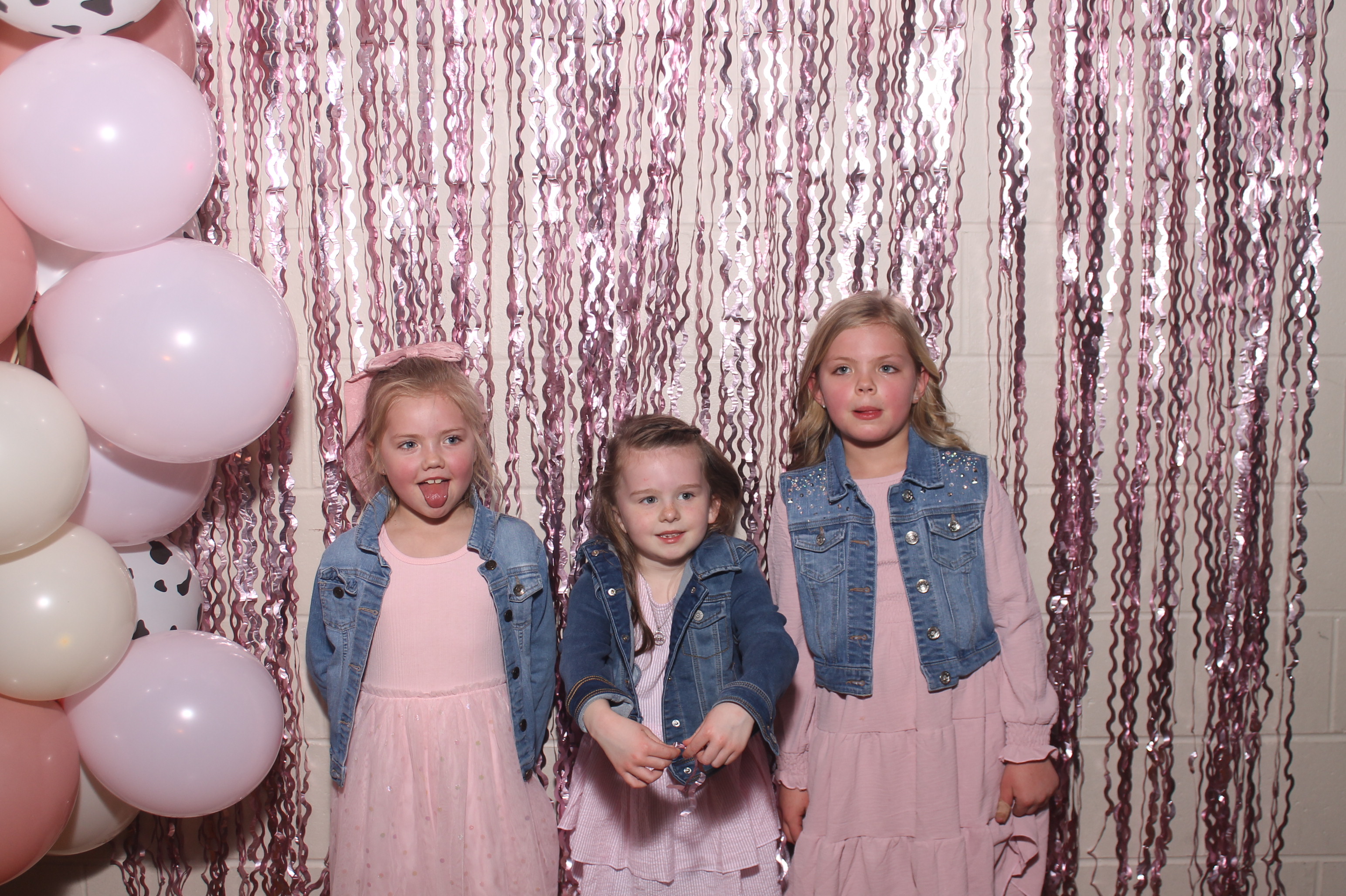 Queen of Peace Father Daughter Dance | View more photos from the event at gallery.photoboothcincy.com/u/PhotoBoothCincy/Queen-of-Peace-Father-Daughter-Dance