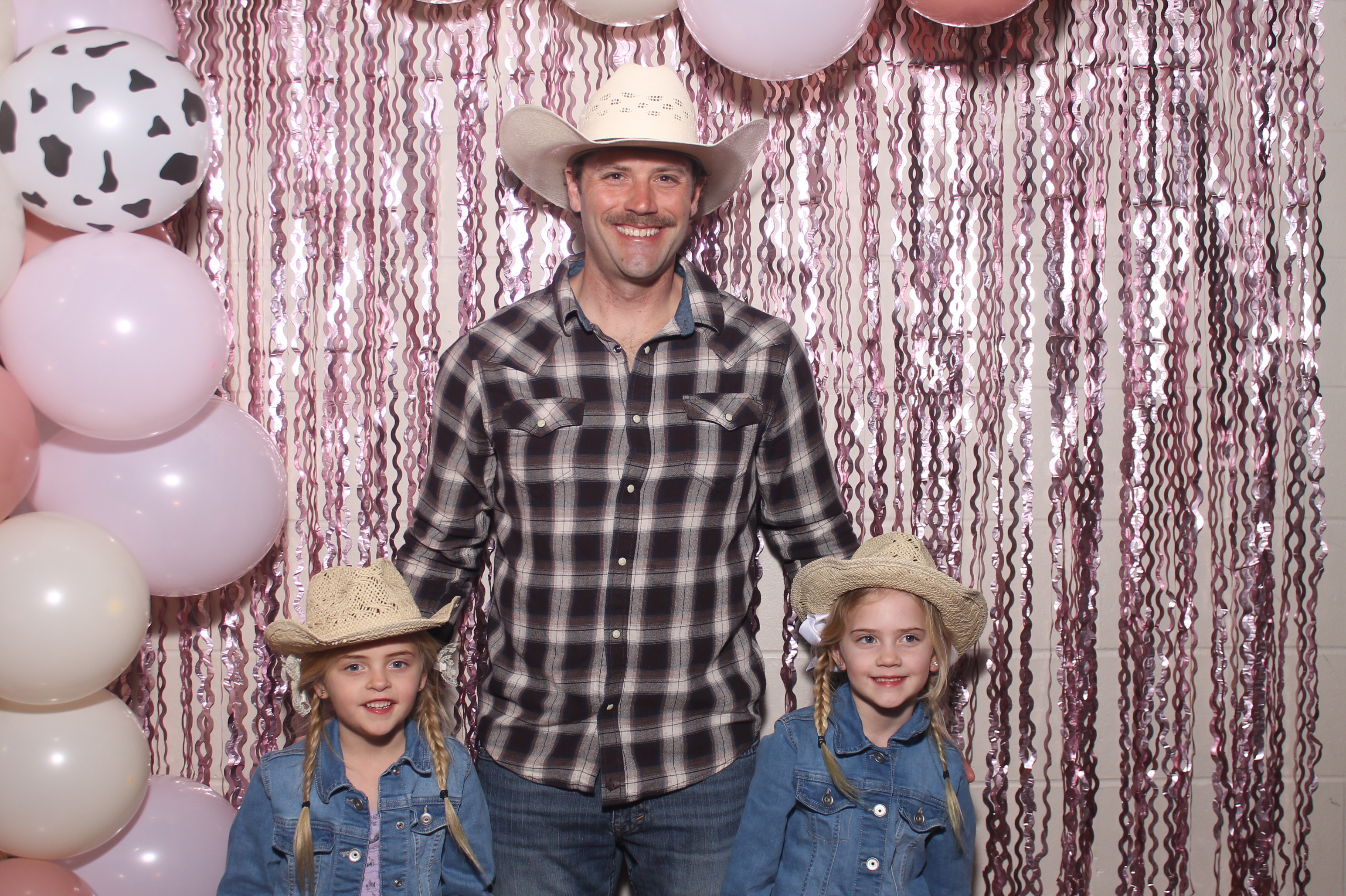 Queen of Peace Father Daughter Dance | View more photos from the event at gallery.photoboothcincy.com/u/PhotoBoothCincy/Queen-of-Peace-Father-Daughter-Dance