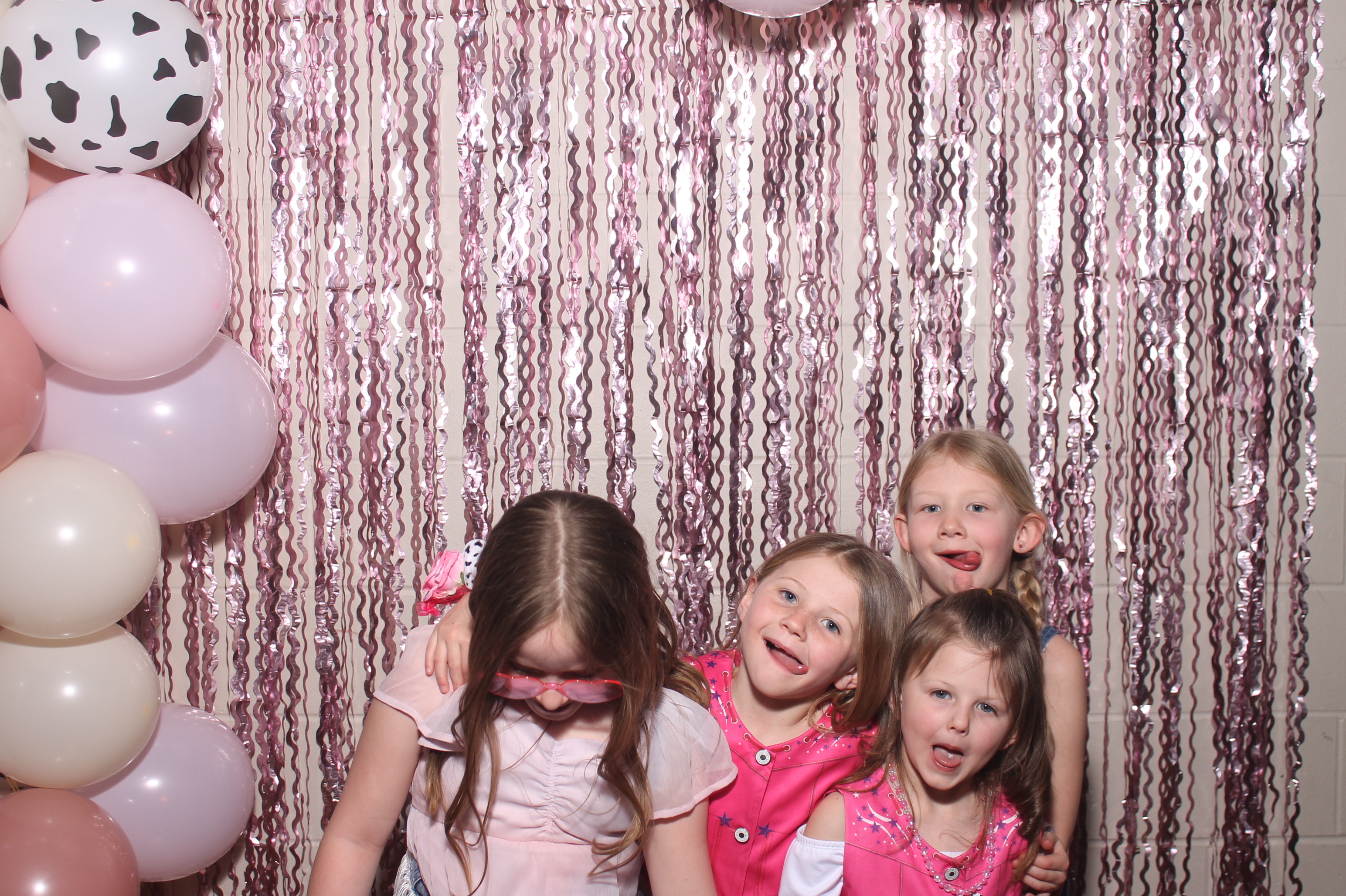 Queen of Peace Father Daughter Dance | View more photos from the event at gallery.photoboothcincy.com/u/PhotoBoothCincy/Queen-of-Peace-Father-Daughter-Dance