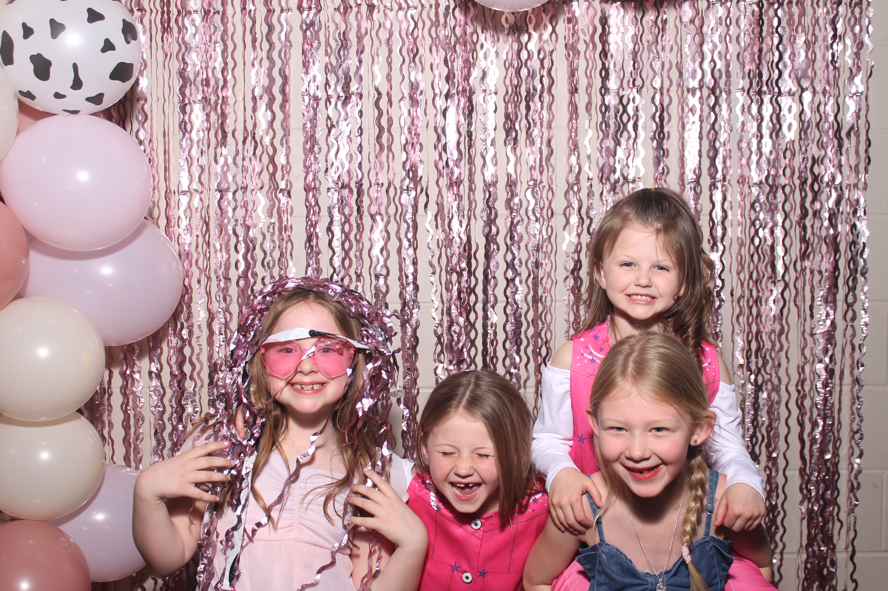 Queen of Peace Father Daughter Dance | View more photos from the event at gallery.photoboothcincy.com/u/PhotoBoothCincy/Queen-of-Peace-Father-Daughter-Dance