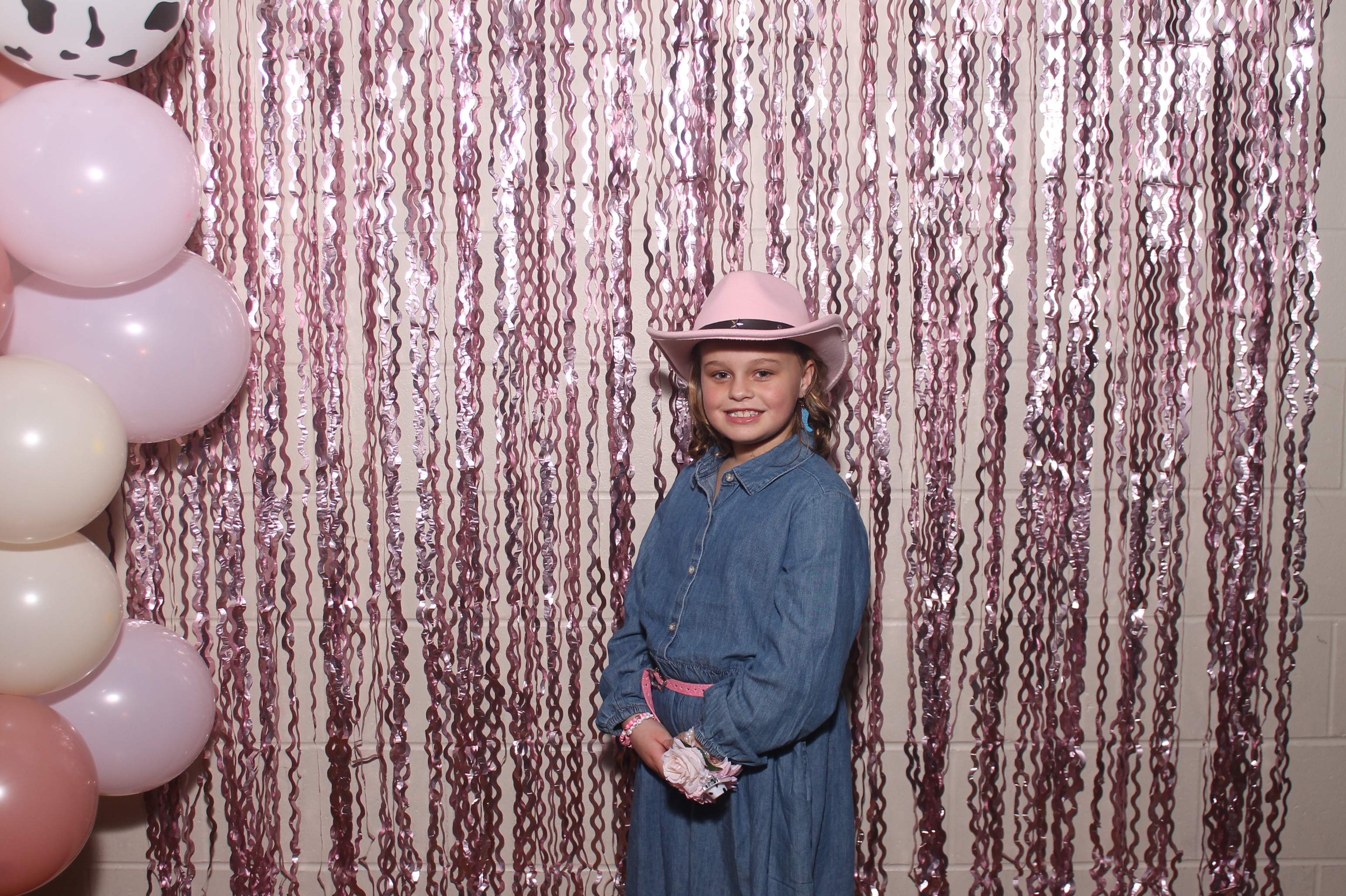 Queen of Peace Father Daughter Dance | View more photos from the event at gallery.photoboothcincy.com/u/PhotoBoothCincy/Queen-of-Peace-Father-Daughter-Dance