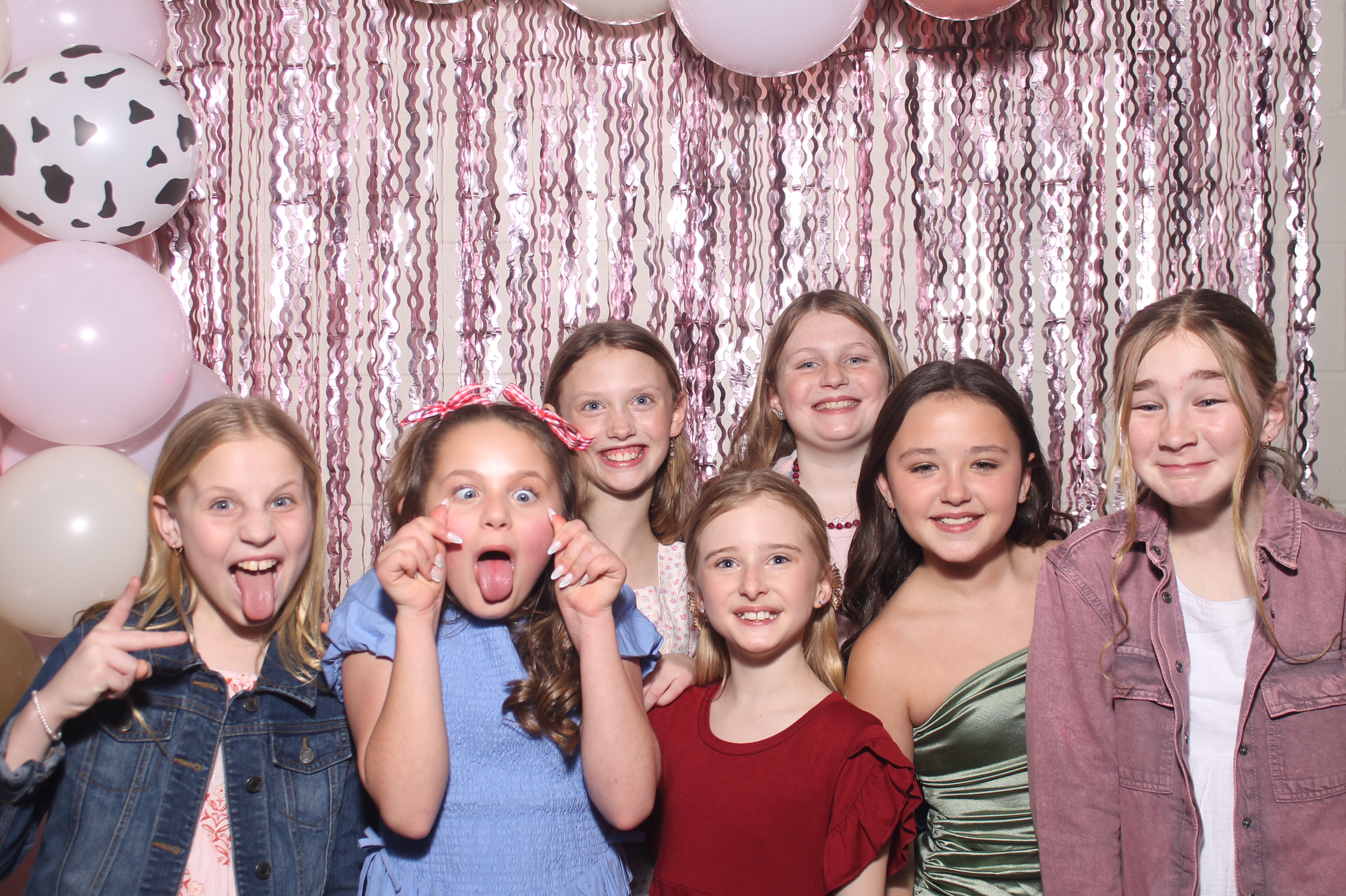Queen of Peace Father Daughter Dance | View more photos from the event at gallery.photoboothcincy.com/u/PhotoBoothCincy/Queen-of-Peace-Father-Daughter-Dance