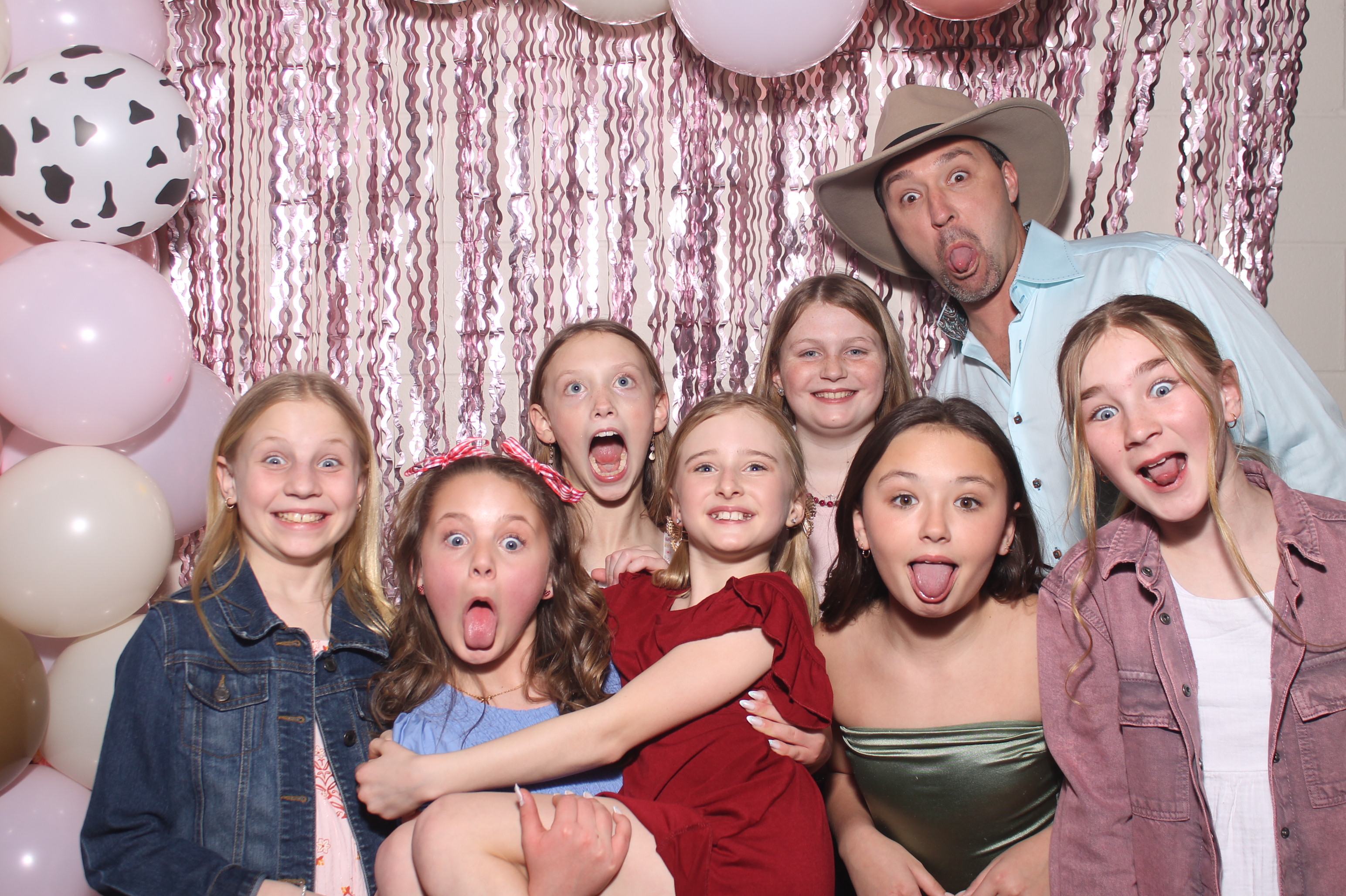 Queen of Peace Father Daughter Dance | View more photos from the event at gallery.photoboothcincy.com/u/PhotoBoothCincy/Queen-of-Peace-Father-Daughter-Dance