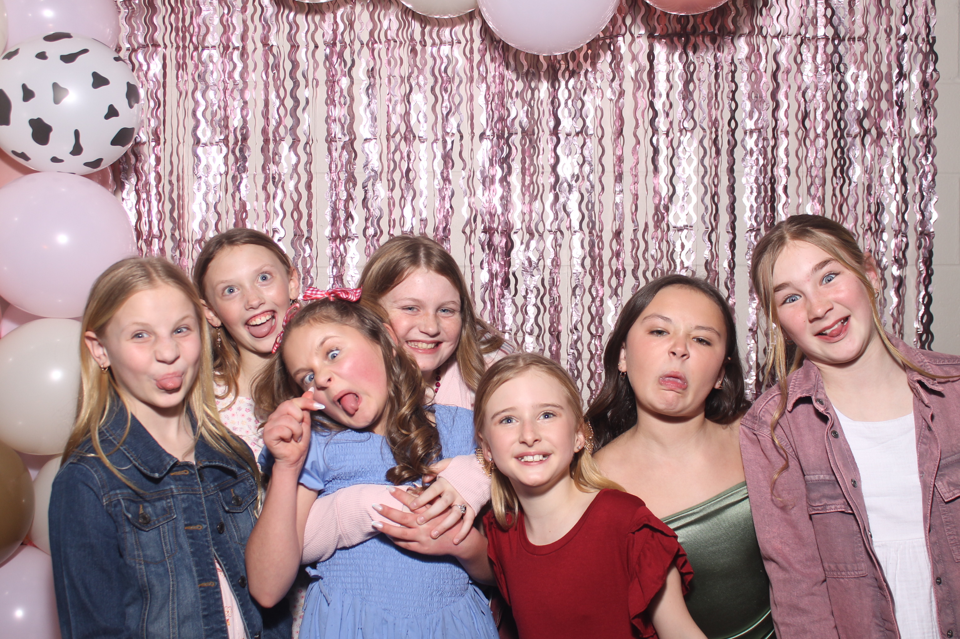 Queen of Peace Father Daughter Dance | View more photos from the event at gallery.photoboothcincy.com/u/PhotoBoothCincy/Queen-of-Peace-Father-Daughter-Dance
