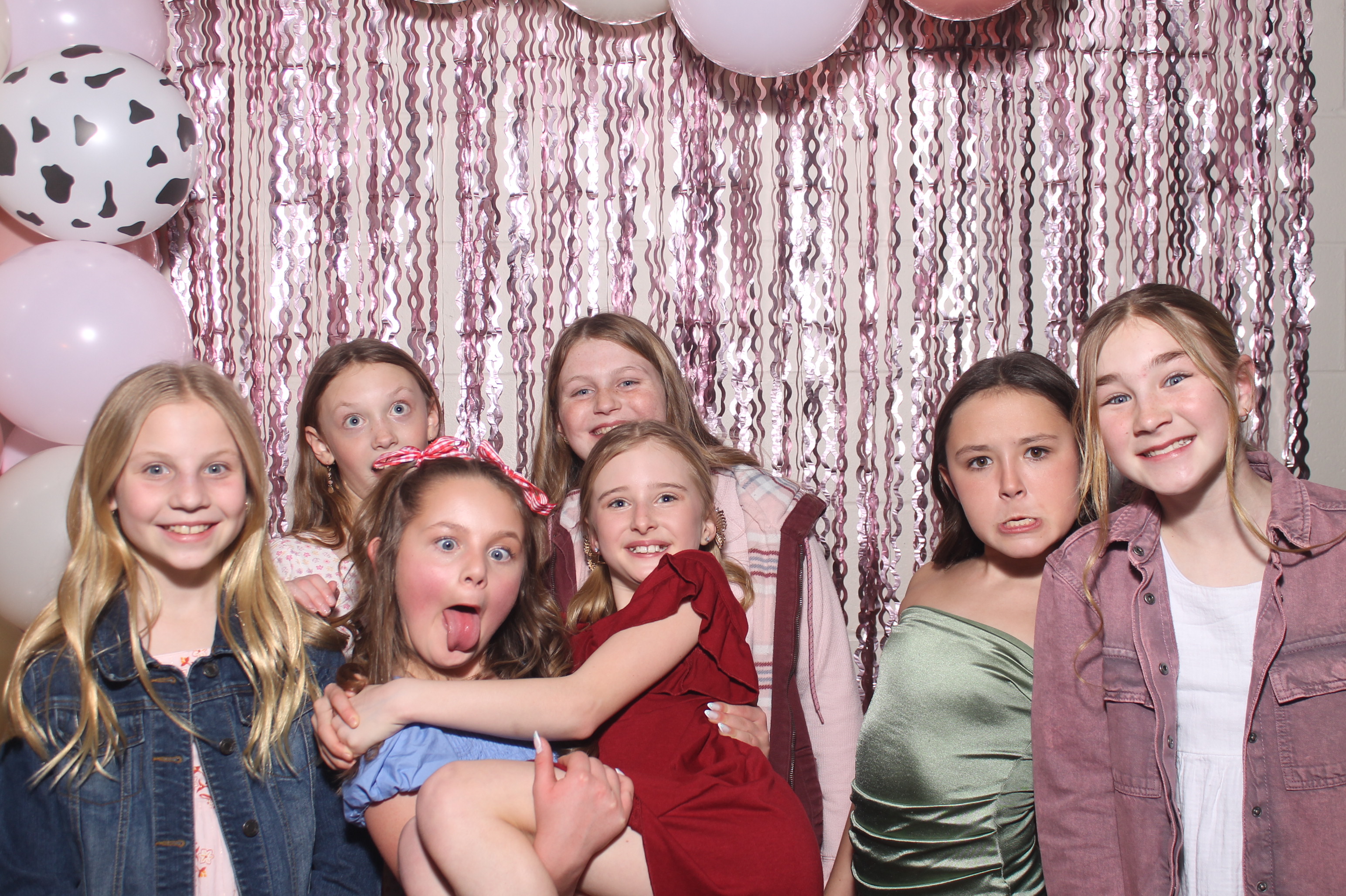Queen of Peace Father Daughter Dance | View more photos from the event at gallery.photoboothcincy.com/u/PhotoBoothCincy/Queen-of-Peace-Father-Daughter-Dance
