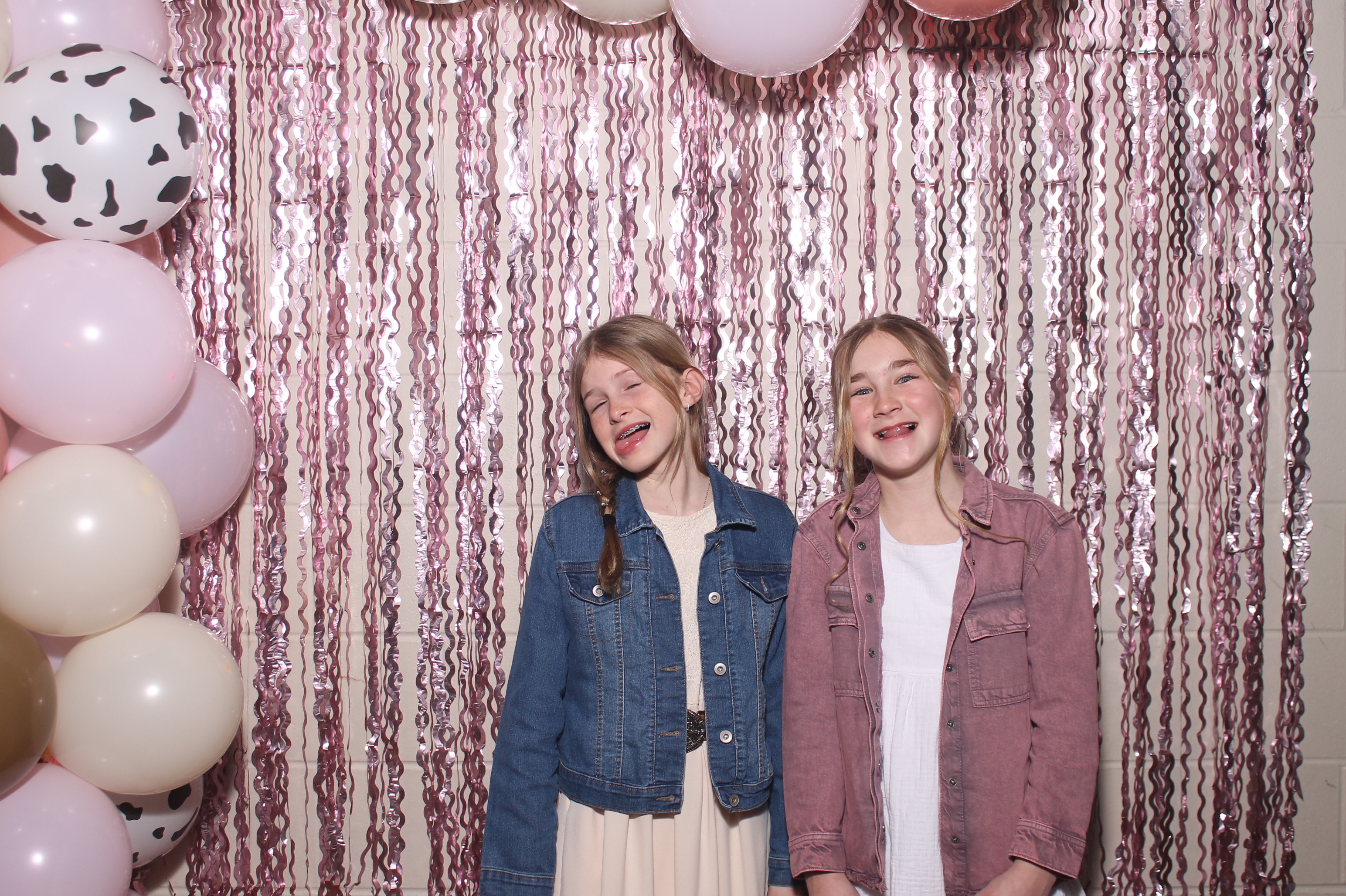 Queen of Peace Father Daughter Dance | View more photos from the event at gallery.photoboothcincy.com/u/PhotoBoothCincy/Queen-of-Peace-Father-Daughter-Dance