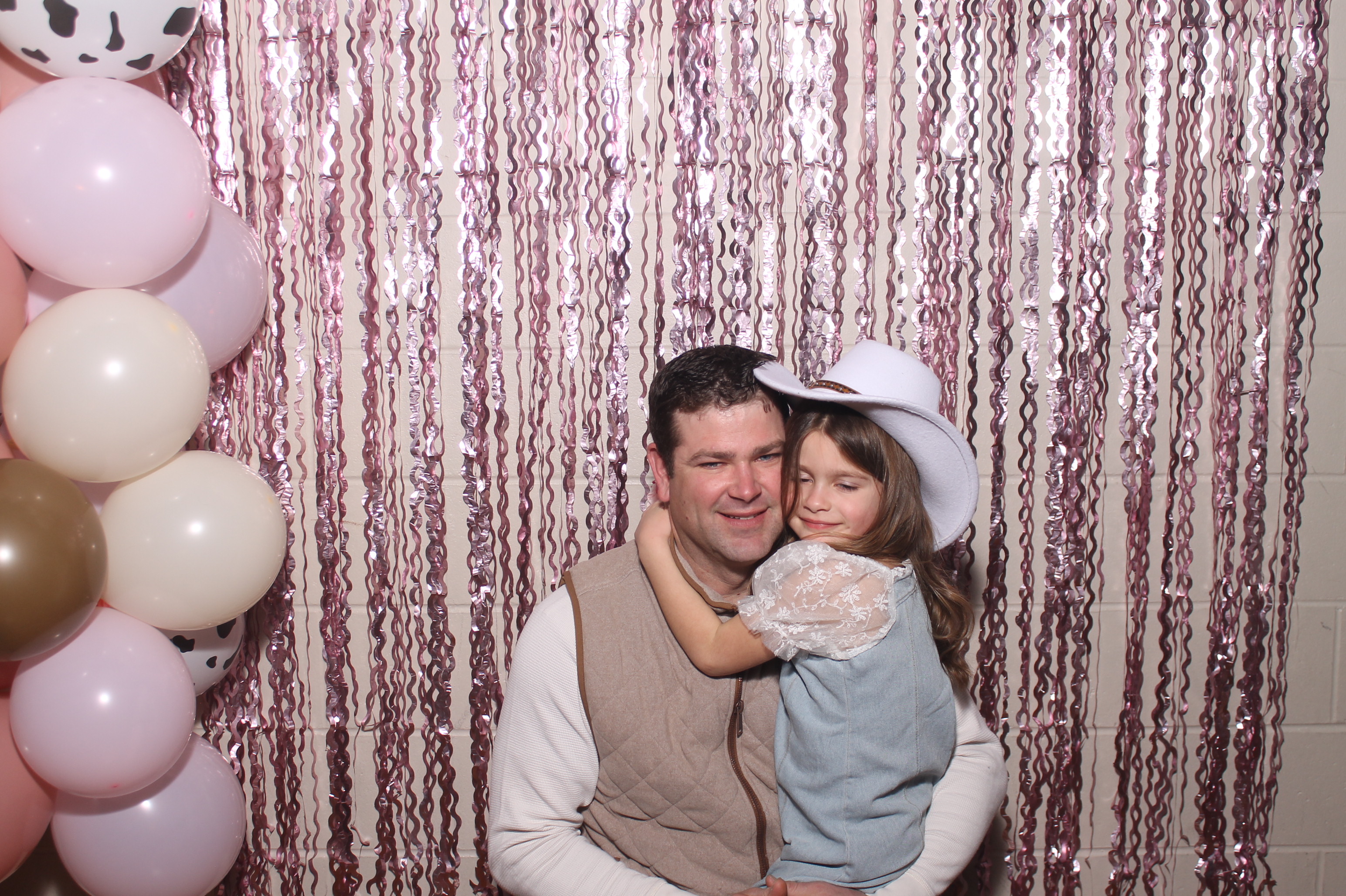 Queen of Peace Father Daughter Dance | View more photos from the event at gallery.photoboothcincy.com/u/PhotoBoothCincy/Queen-of-Peace-Father-Daughter-Dance