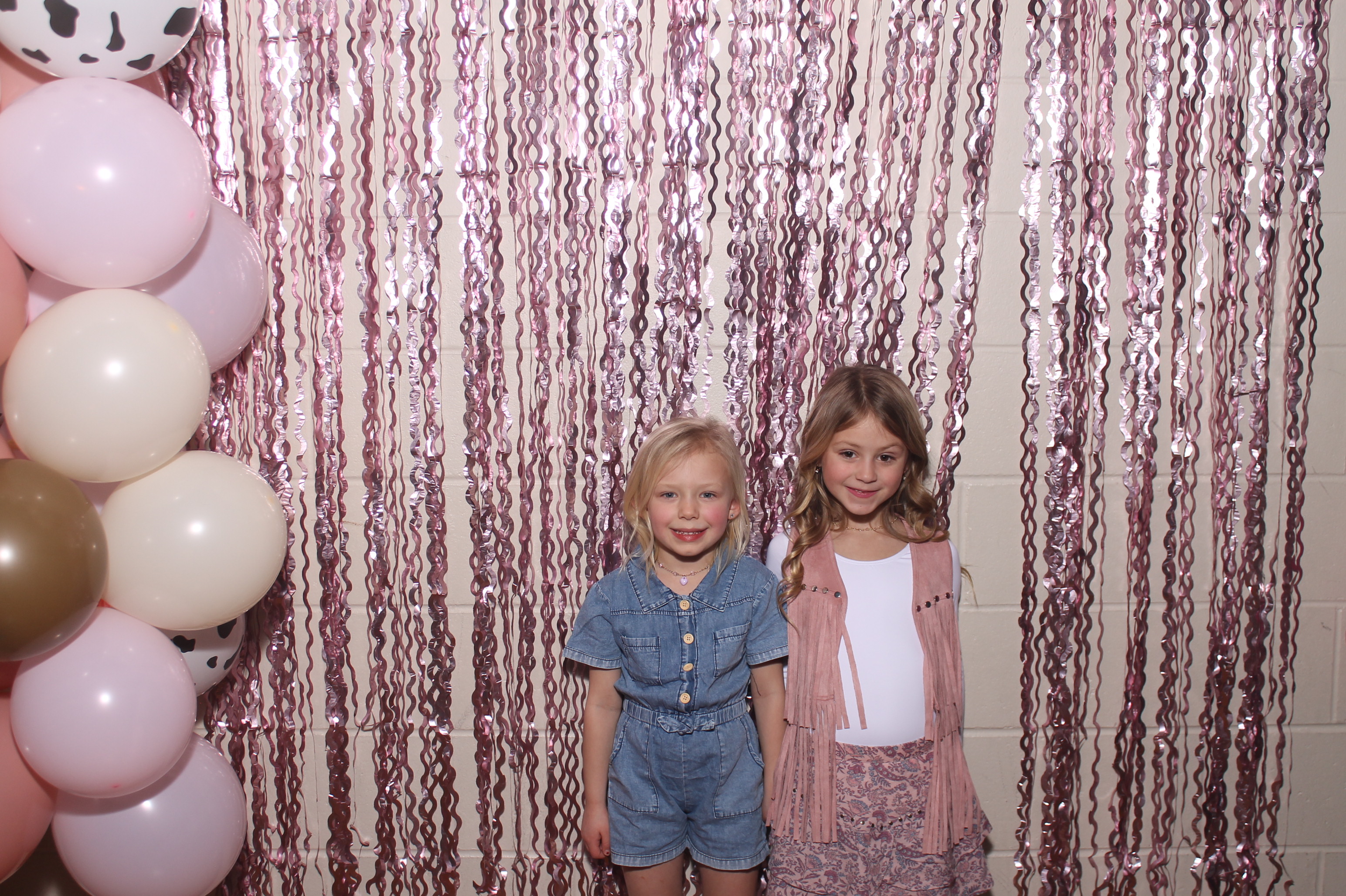 Queen of Peace Father Daughter Dance | View more photos from the event at gallery.photoboothcincy.com/u/PhotoBoothCincy/Queen-of-Peace-Father-Daughter-Dance