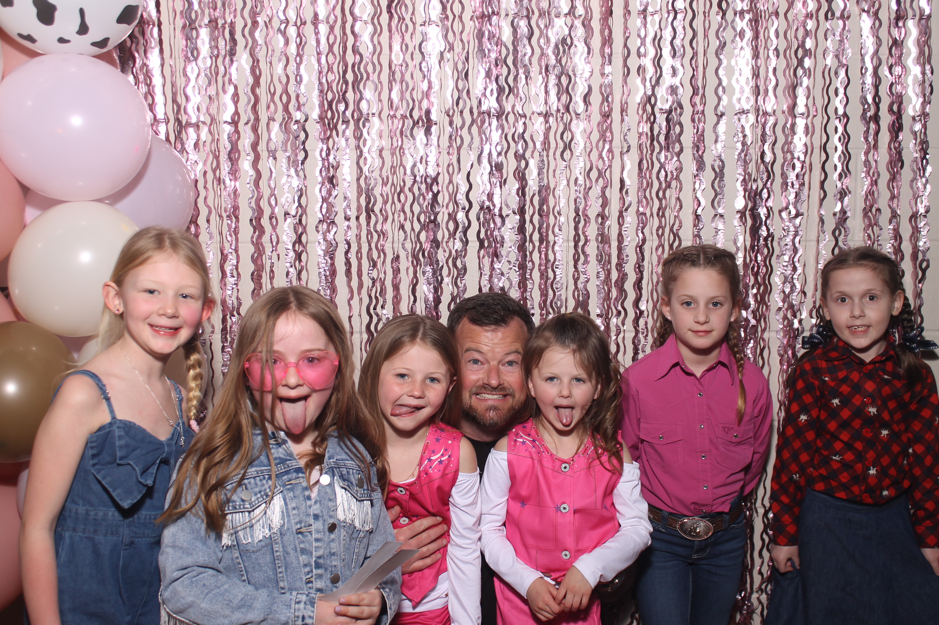 Queen of Peace Father Daughter Dance | View more photos from the event at gallery.photoboothcincy.com/u/PhotoBoothCincy/Queen-of-Peace-Father-Daughter-Dance