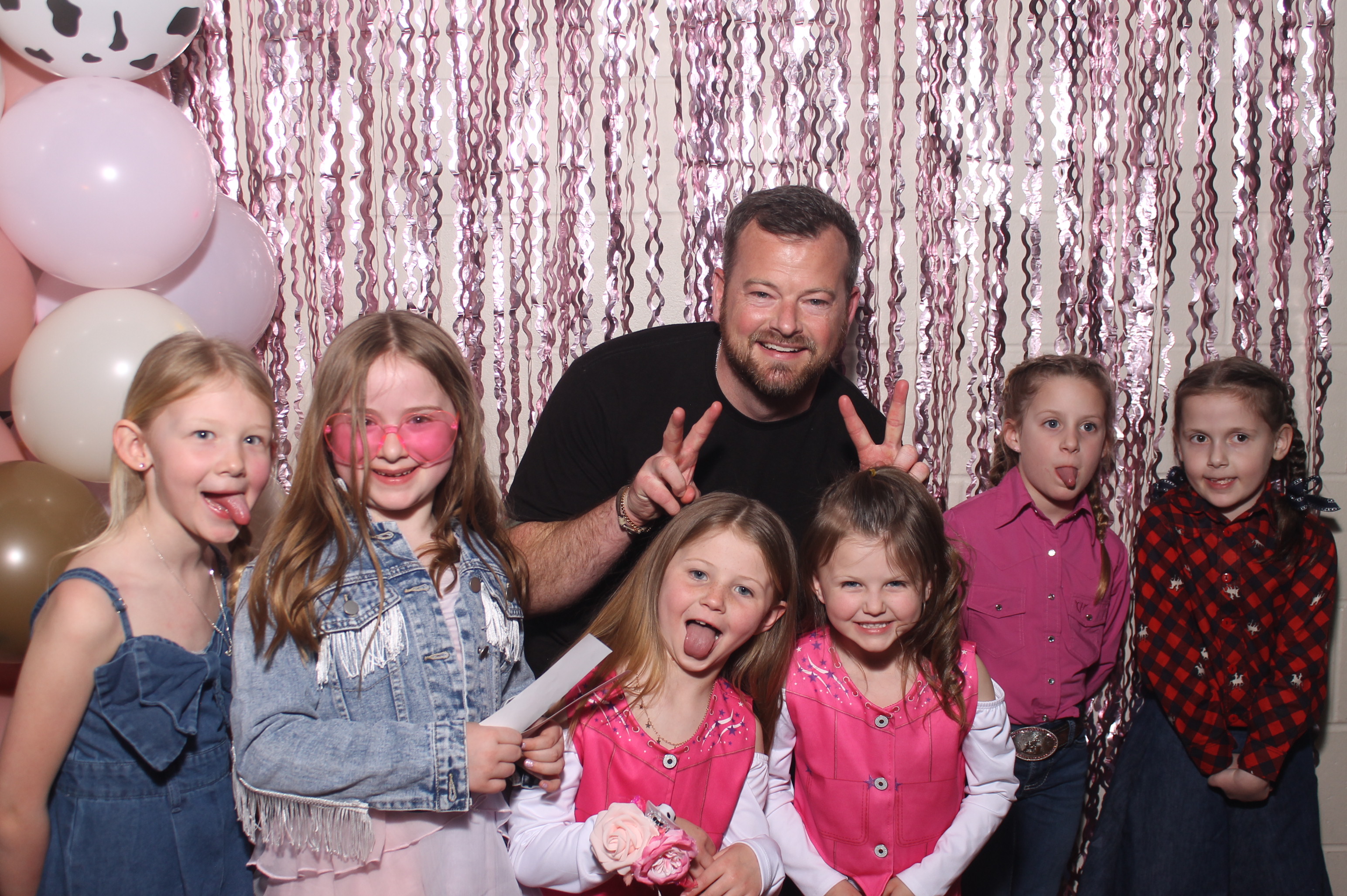 Queen of Peace Father Daughter Dance | View more photos from the event at gallery.photoboothcincy.com/u/PhotoBoothCincy/Queen-of-Peace-Father-Daughter-Dance