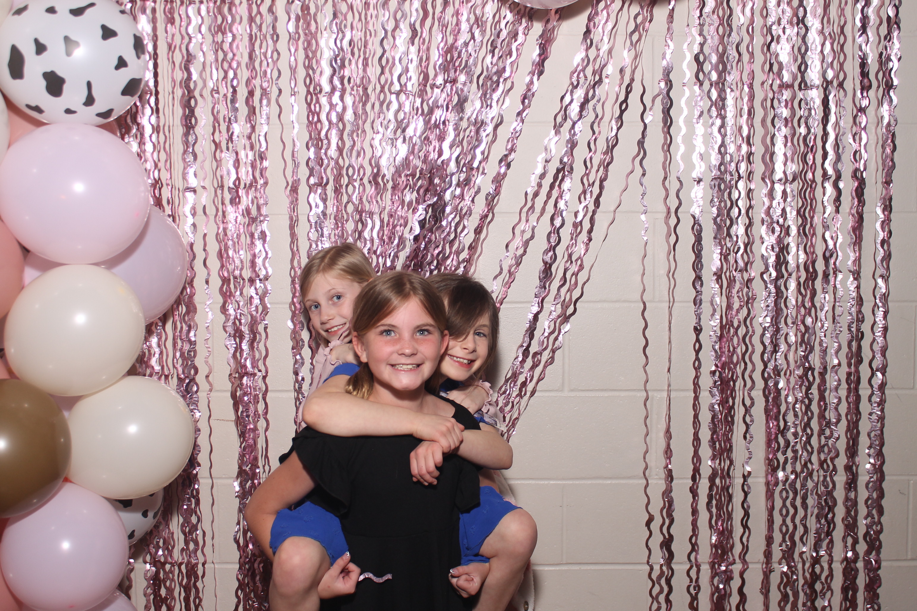 Queen of Peace Father Daughter Dance | View more photos from the event at gallery.photoboothcincy.com/u/PhotoBoothCincy/Queen-of-Peace-Father-Daughter-Dance