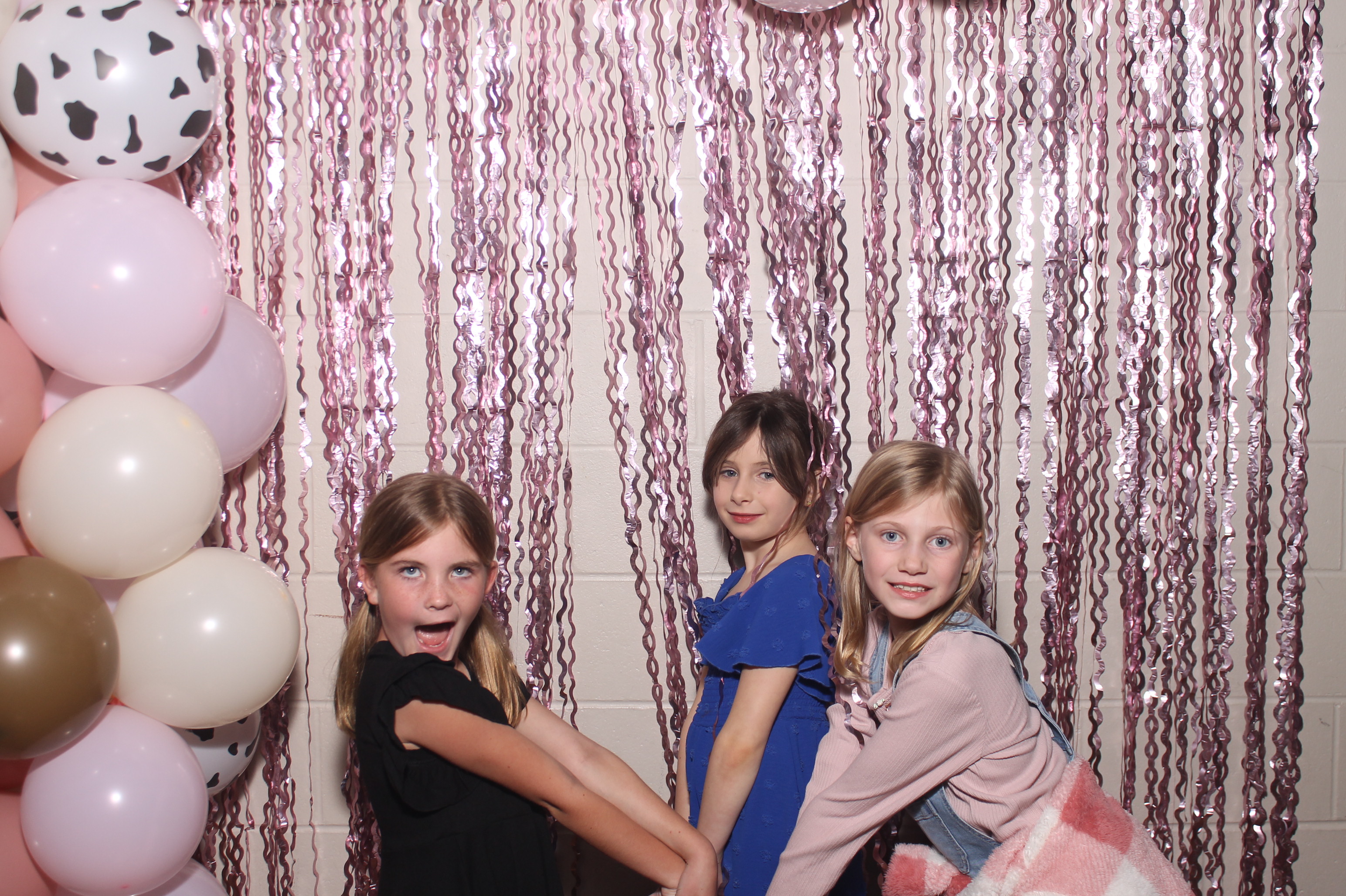Queen of Peace Father Daughter Dance | View more photos from the event at gallery.photoboothcincy.com/u/PhotoBoothCincy/Queen-of-Peace-Father-Daughter-Dance