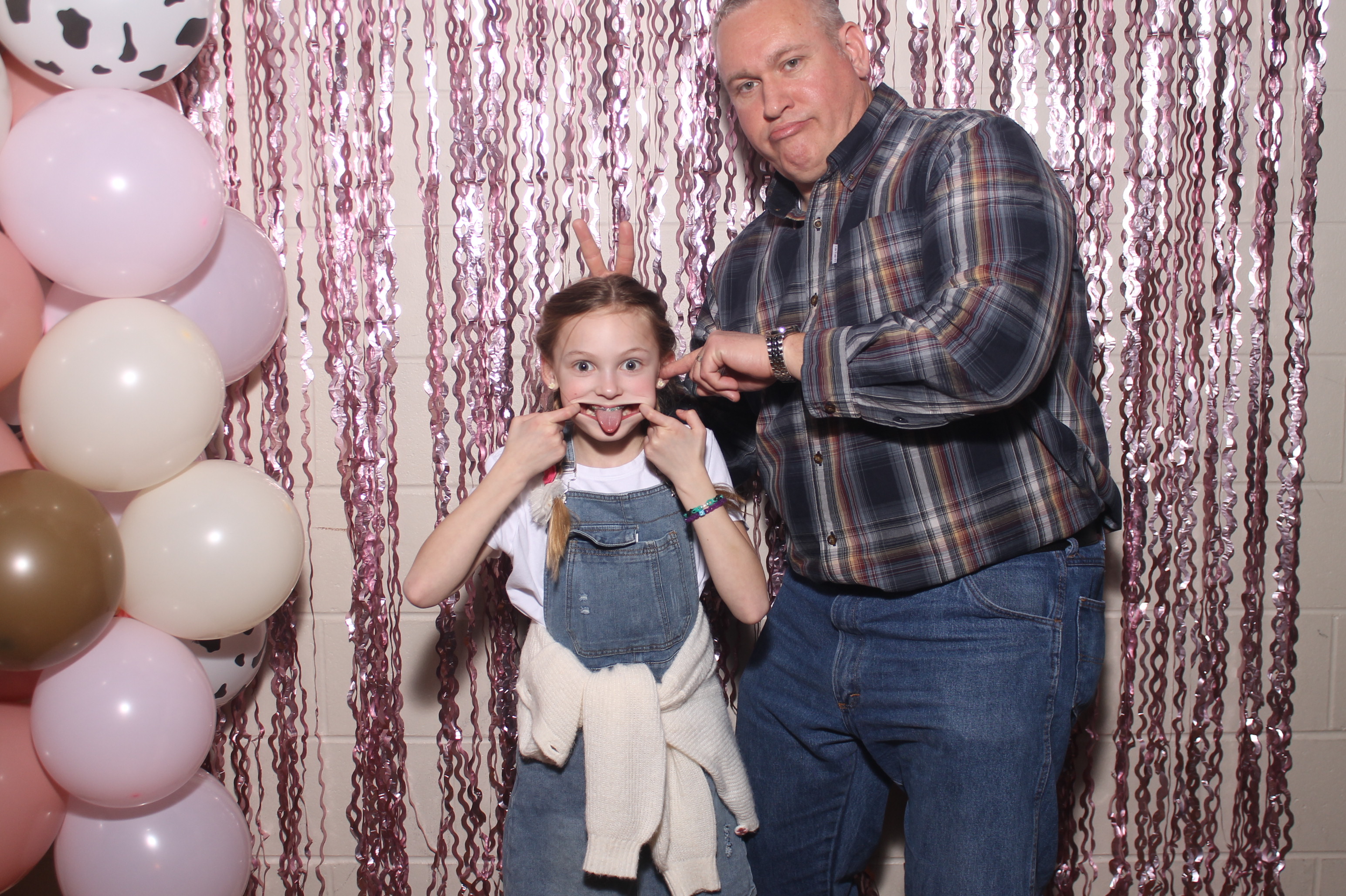Queen of Peace Father Daughter Dance | View more photos from the event at gallery.photoboothcincy.com/u/PhotoBoothCincy/Queen-of-Peace-Father-Daughter-Dance