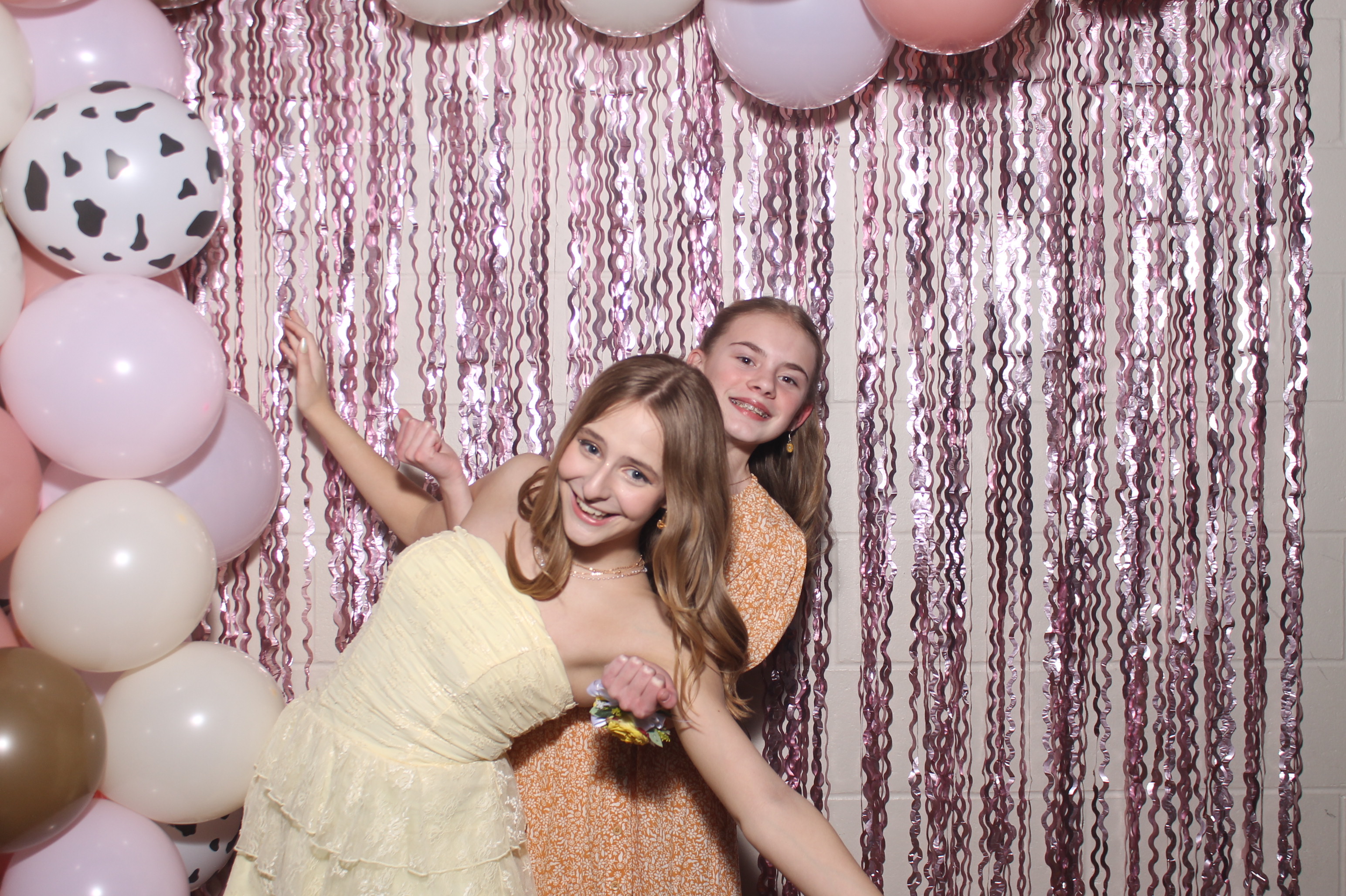 Queen of Peace Father Daughter Dance | View more photos from the event at gallery.photoboothcincy.com/u/PhotoBoothCincy/Queen-of-Peace-Father-Daughter-Dance