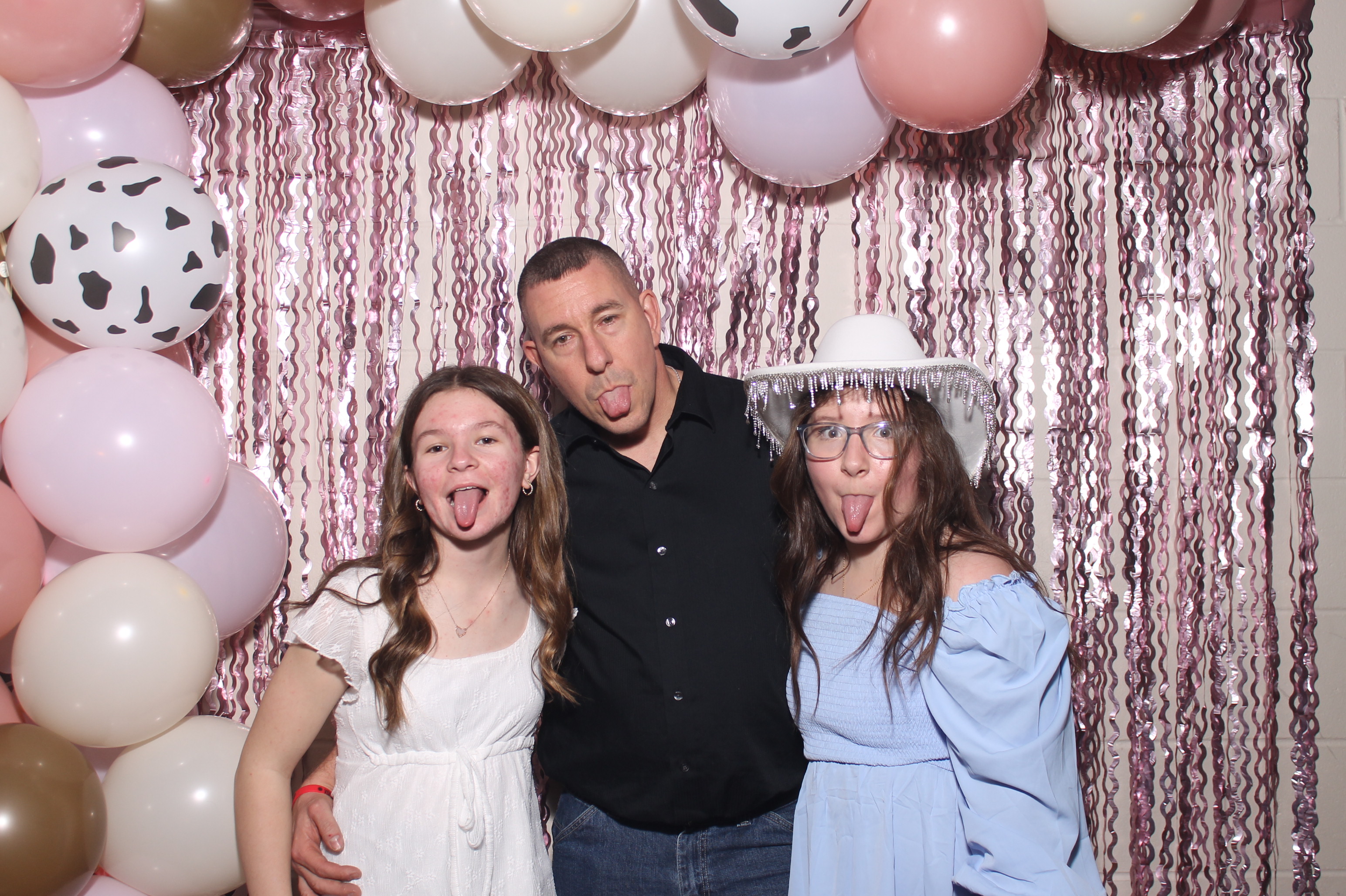 Queen of Peace Father Daughter Dance | View more photos from the event at gallery.photoboothcincy.com/u/PhotoBoothCincy/Queen-of-Peace-Father-Daughter-Dance