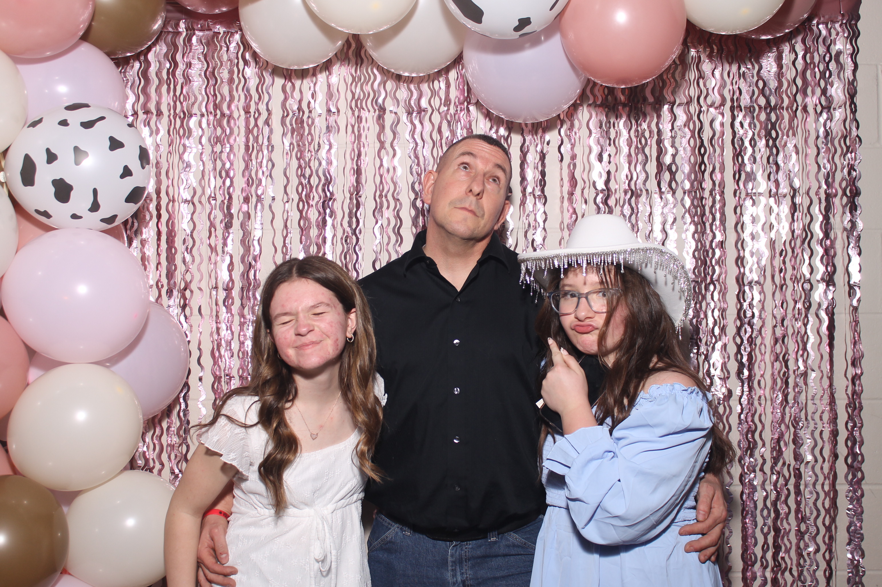 Queen of Peace Father Daughter Dance | View more photos from the event at gallery.photoboothcincy.com/u/PhotoBoothCincy/Queen-of-Peace-Father-Daughter-Dance