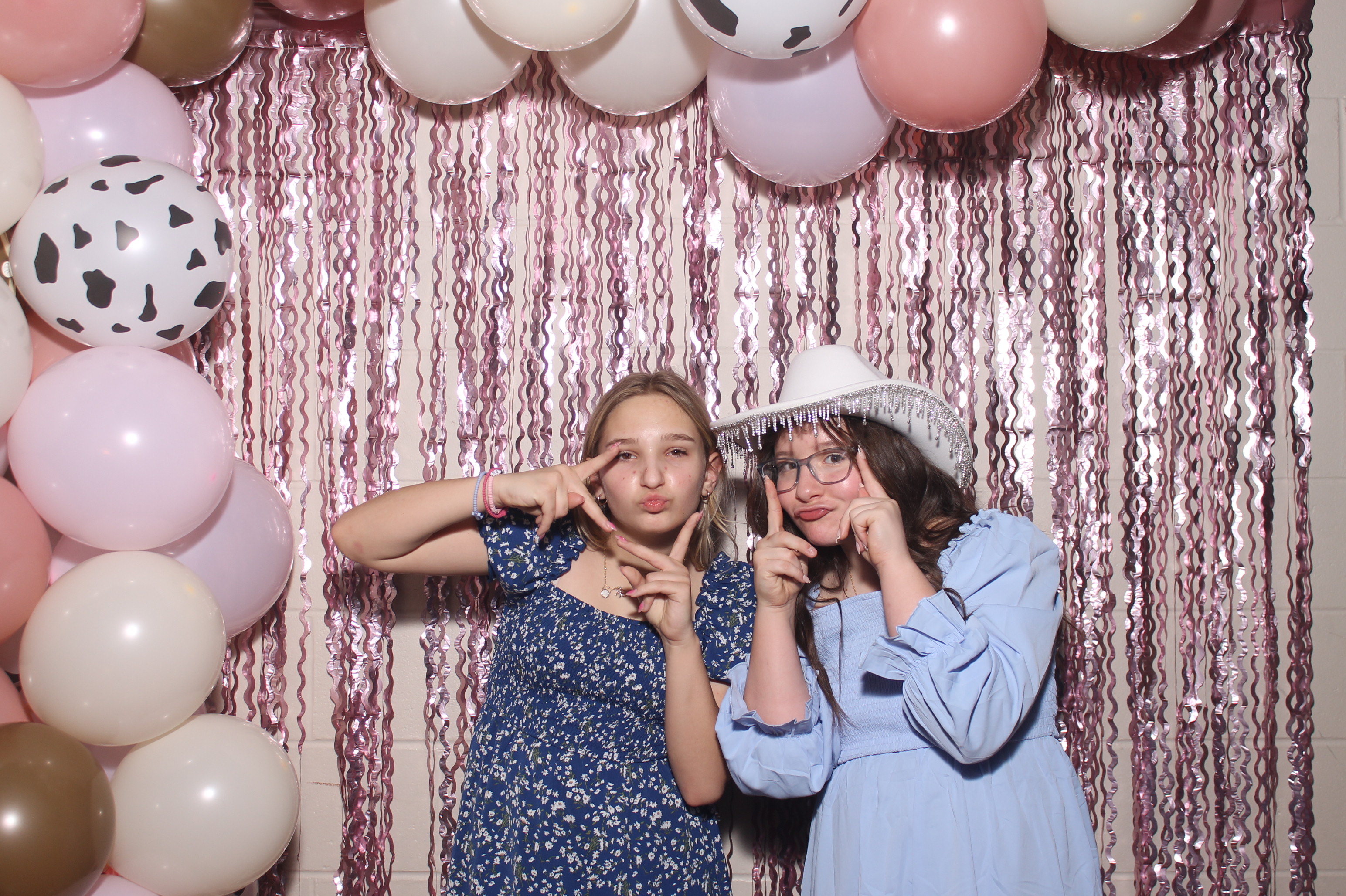 Queen of Peace Father Daughter Dance | View more photos from the event at gallery.photoboothcincy.com/u/PhotoBoothCincy/Queen-of-Peace-Father-Daughter-Dance