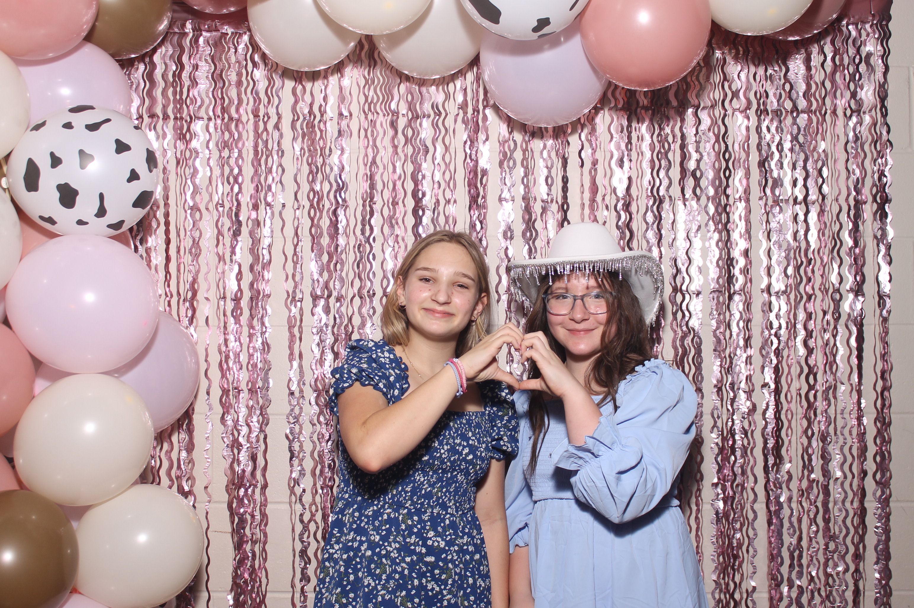 Queen of Peace Father Daughter Dance | View more photos from the event at gallery.photoboothcincy.com/u/PhotoBoothCincy/Queen-of-Peace-Father-Daughter-Dance