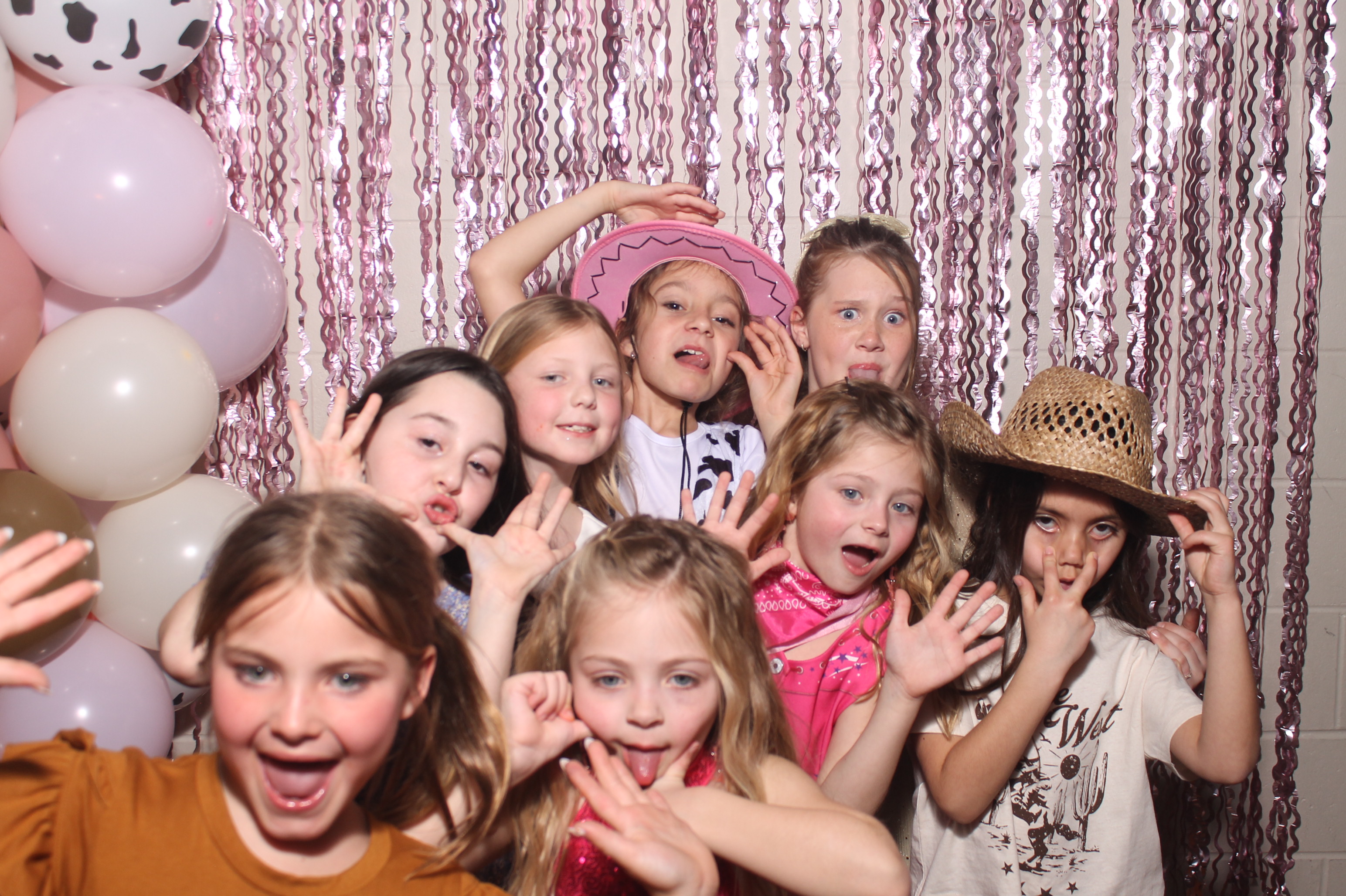 Queen of Peace Father Daughter Dance | View more photos from the event at gallery.photoboothcincy.com/u/PhotoBoothCincy/Queen-of-Peace-Father-Daughter-Dance
