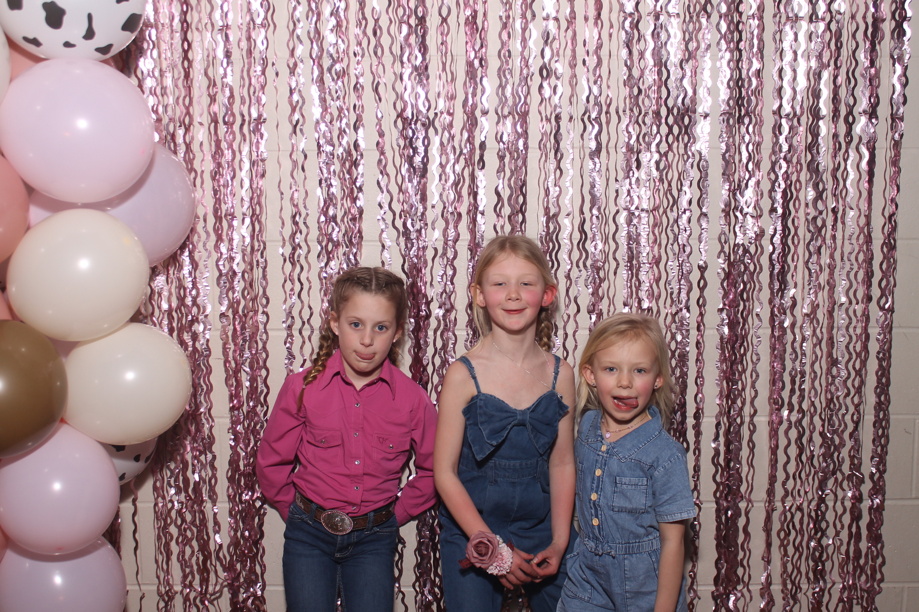 Queen of Peace Father Daughter Dance | View more photos from the event at gallery.photoboothcincy.com/u/PhotoBoothCincy/Queen-of-Peace-Father-Daughter-Dance