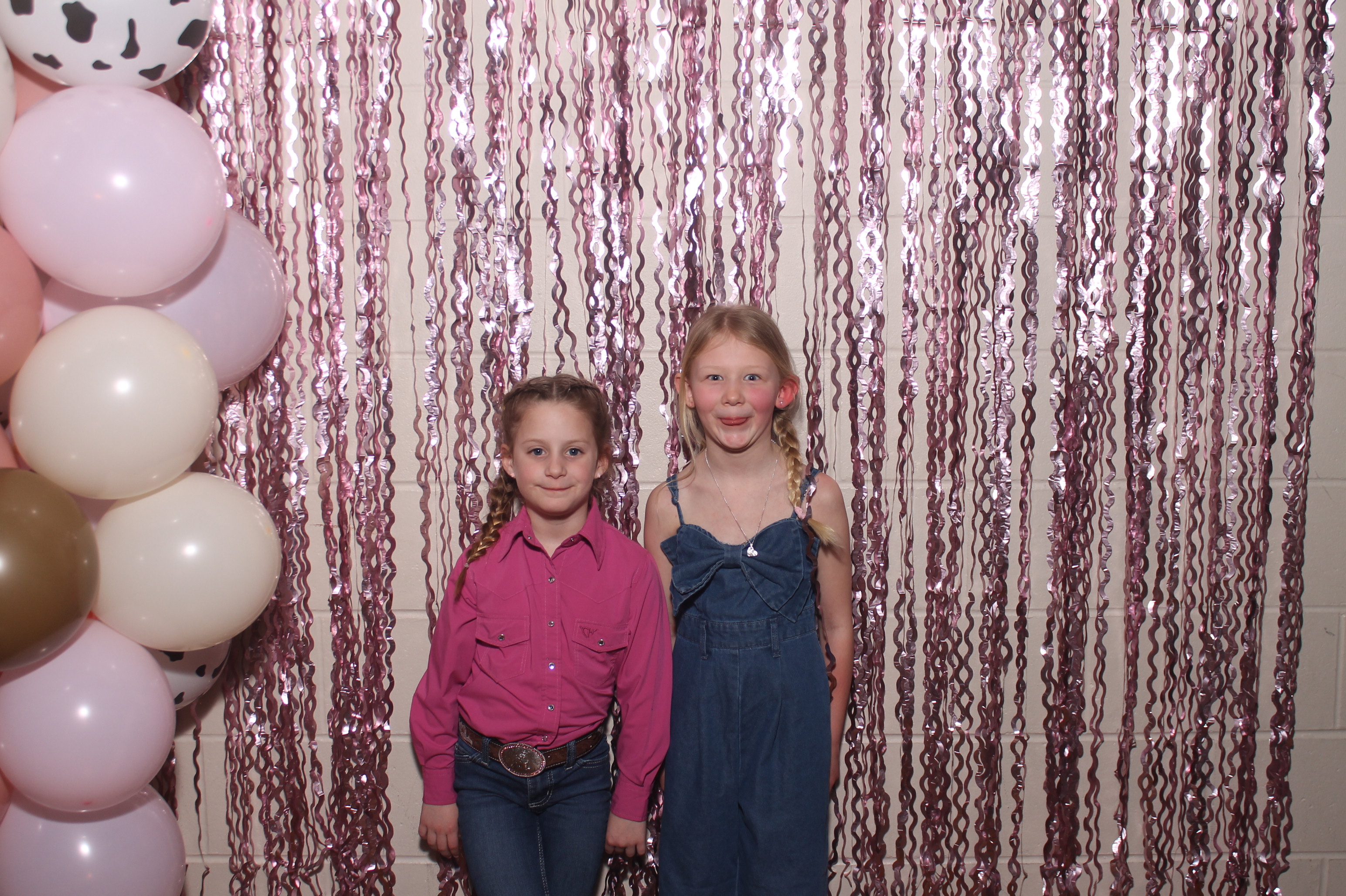 Queen of Peace Father Daughter Dance | View more photos from the event at gallery.photoboothcincy.com/u/PhotoBoothCincy/Queen-of-Peace-Father-Daughter-Dance
