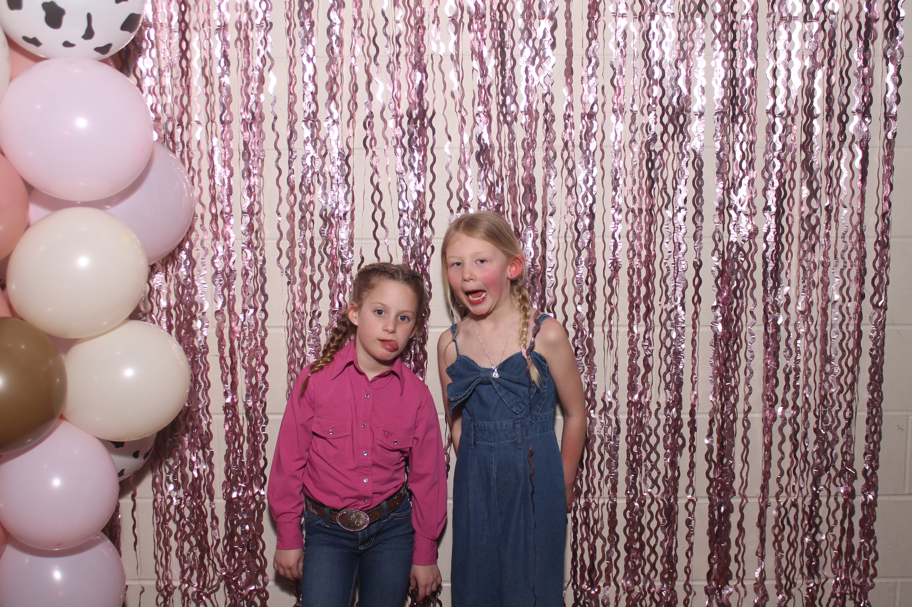 Queen of Peace Father Daughter Dance | View more photos from the event at gallery.photoboothcincy.com/u/PhotoBoothCincy/Queen-of-Peace-Father-Daughter-Dance