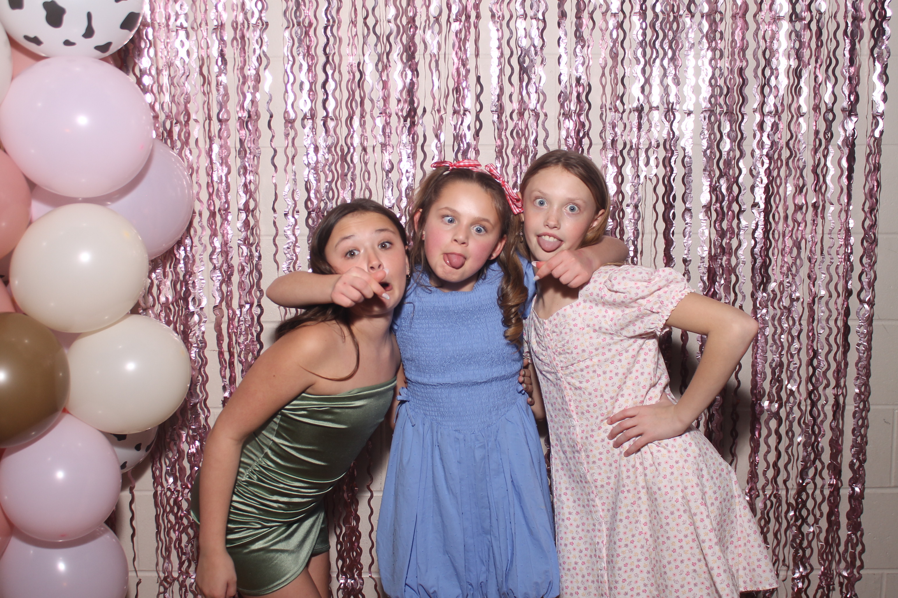 Queen of Peace Father Daughter Dance | View more photos from the event at gallery.photoboothcincy.com/u/PhotoBoothCincy/Queen-of-Peace-Father-Daughter-Dance