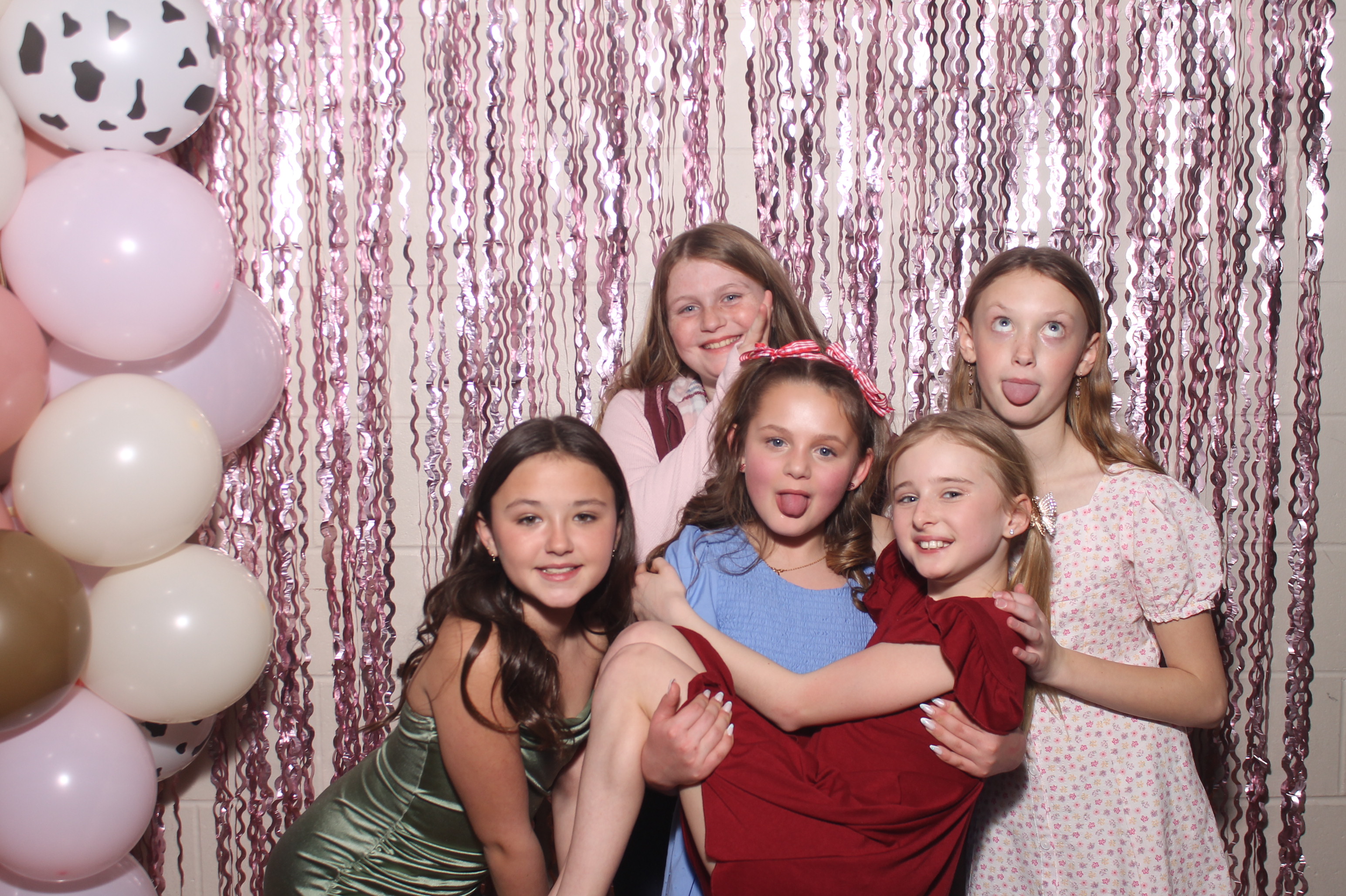 Queen of Peace Father Daughter Dance | View more photos from the event at gallery.photoboothcincy.com/u/PhotoBoothCincy/Queen-of-Peace-Father-Daughter-Dance