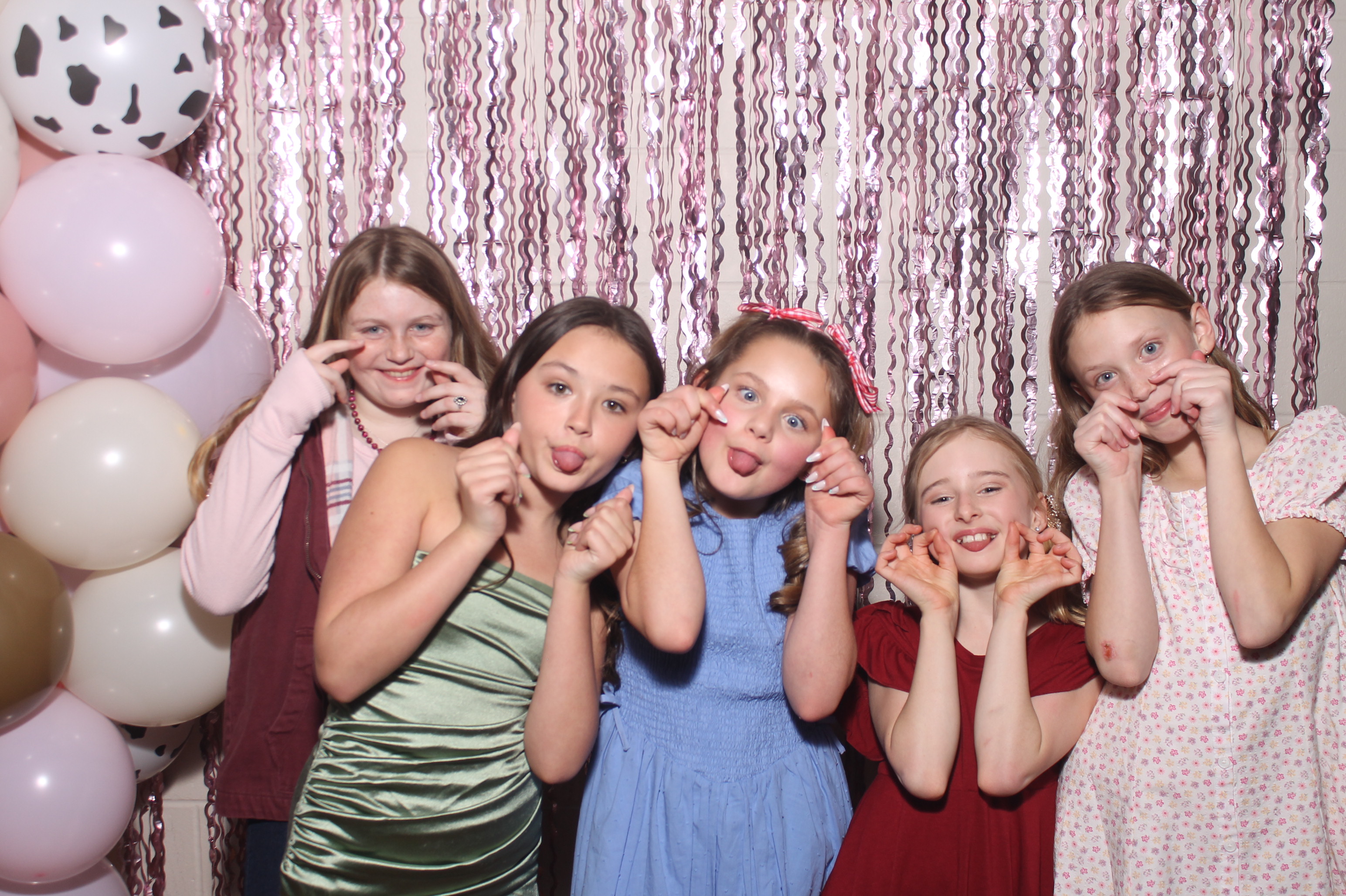 Queen of Peace Father Daughter Dance | View more photos from the event at gallery.photoboothcincy.com/u/PhotoBoothCincy/Queen-of-Peace-Father-Daughter-Dance