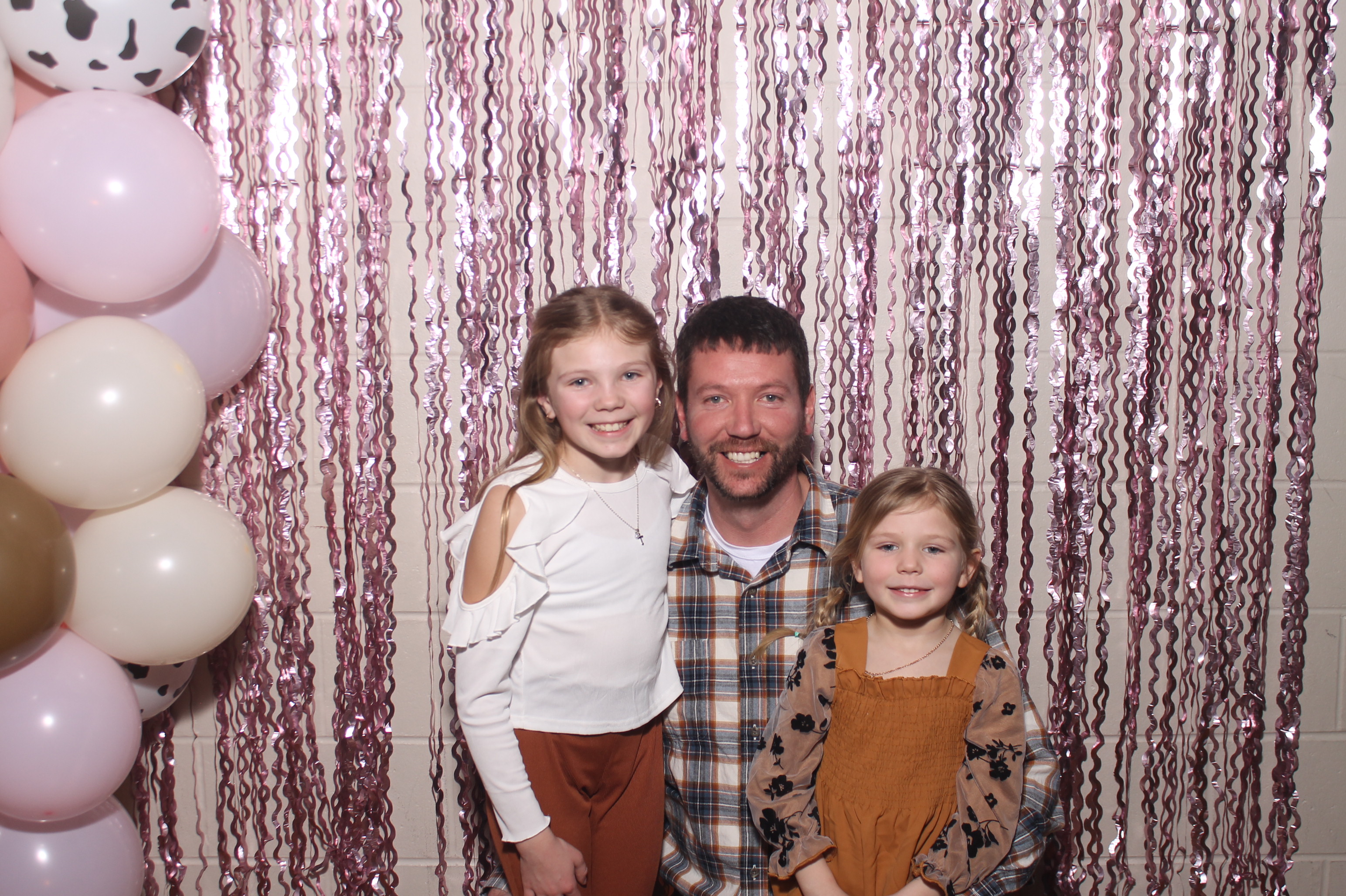 Queen of Peace Father Daughter Dance | View more photos from the event at gallery.photoboothcincy.com/u/PhotoBoothCincy/Queen-of-Peace-Father-Daughter-Dance