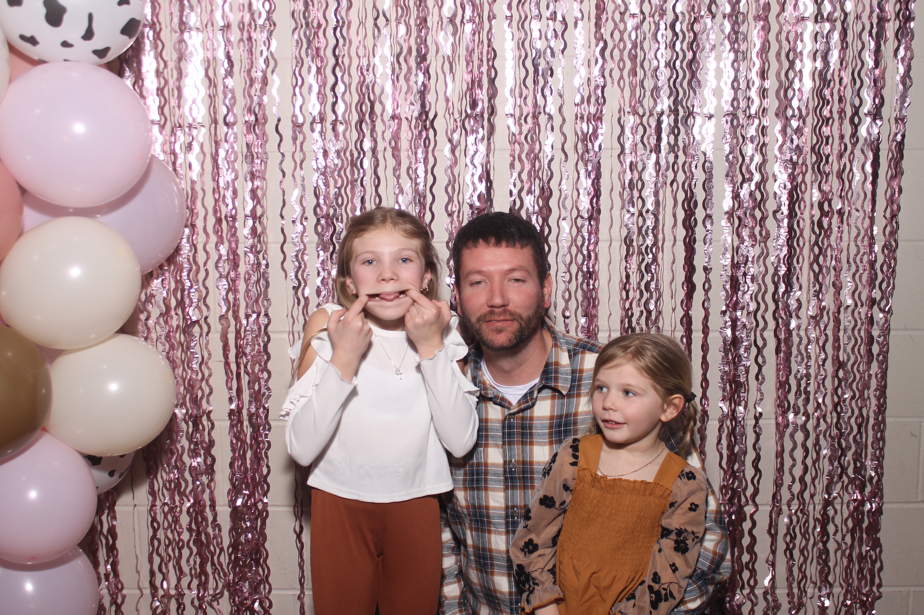 Queen of Peace Father Daughter Dance | View more photos from the event at gallery.photoboothcincy.com/u/PhotoBoothCincy/Queen-of-Peace-Father-Daughter-Dance