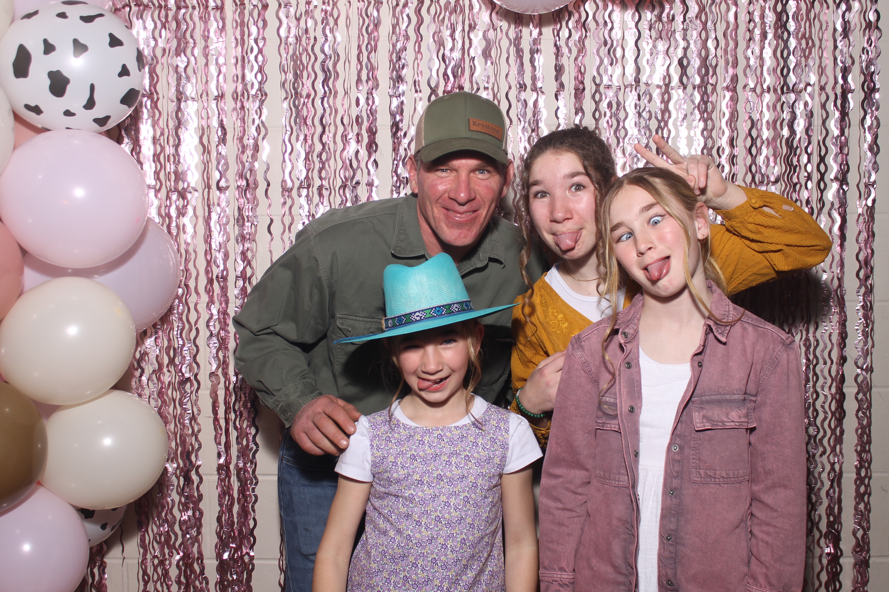 Queen of Peace Father Daughter Dance | View more photos from the event at gallery.photoboothcincy.com/u/PhotoBoothCincy/Queen-of-Peace-Father-Daughter-Dance