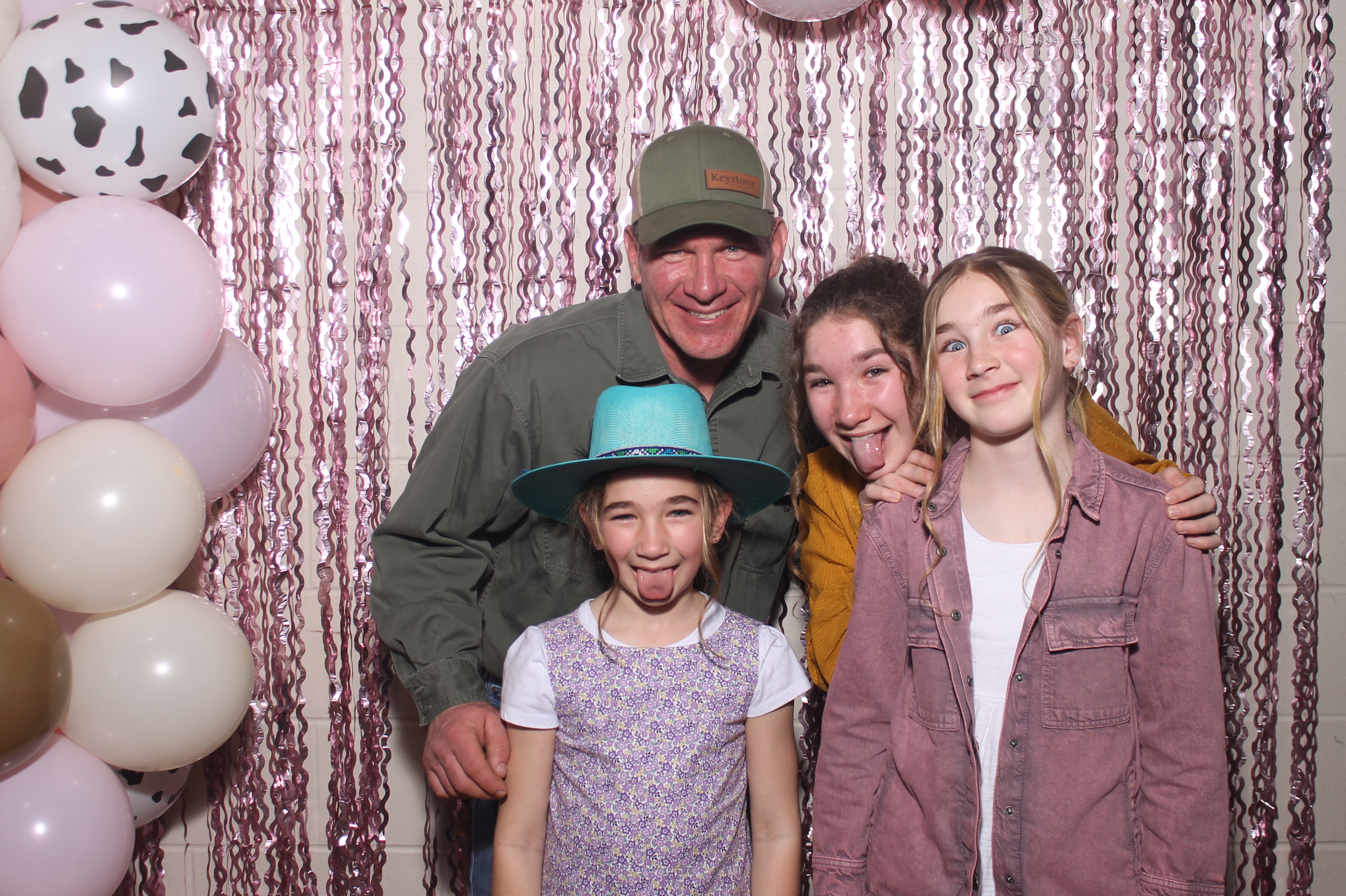 Queen of Peace Father Daughter Dance | View more photos from the event at gallery.photoboothcincy.com/u/PhotoBoothCincy/Queen-of-Peace-Father-Daughter-Dance