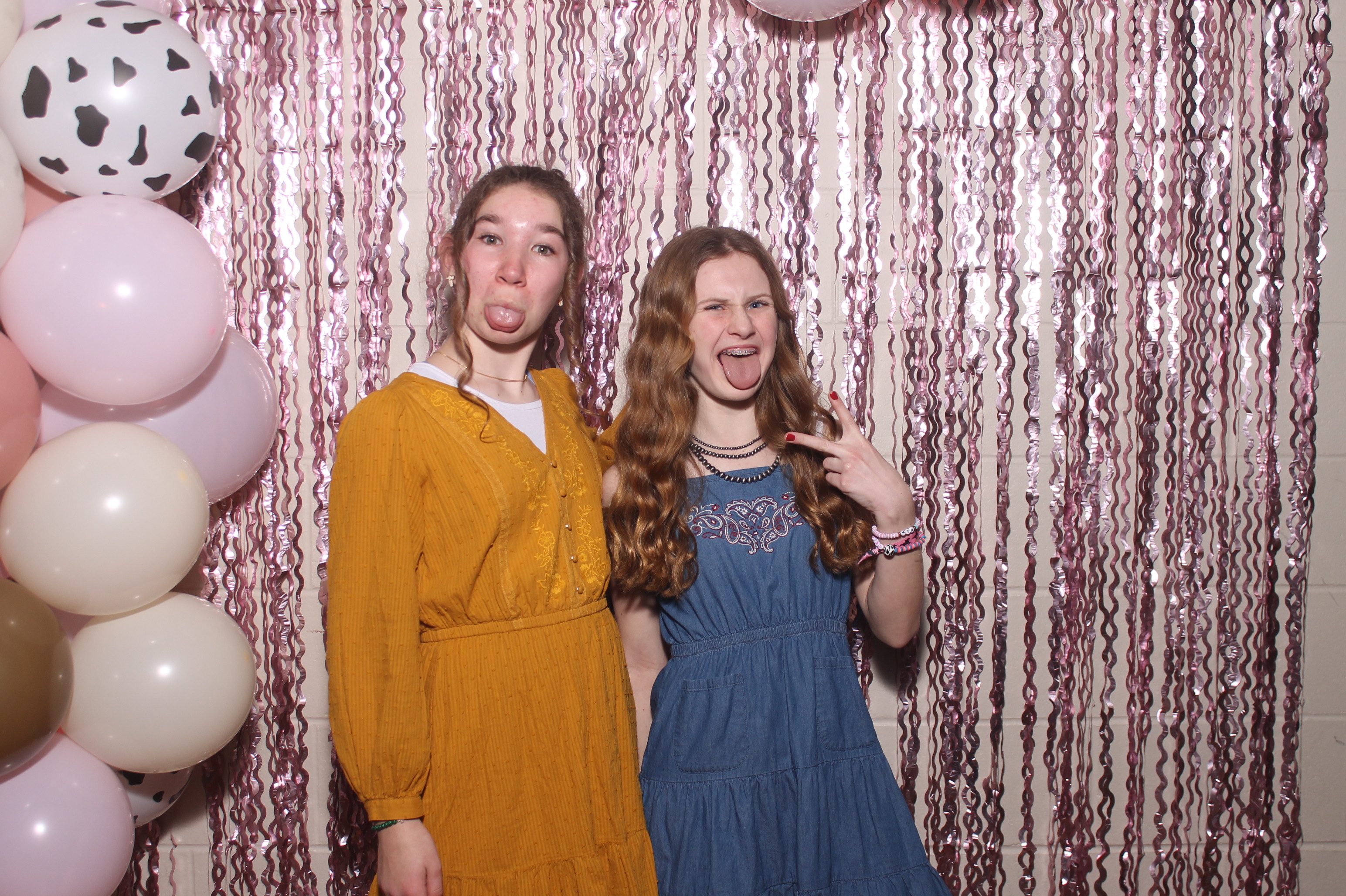 Queen of Peace Father Daughter Dance | View more photos from the event at gallery.photoboothcincy.com/u/PhotoBoothCincy/Queen-of-Peace-Father-Daughter-Dance