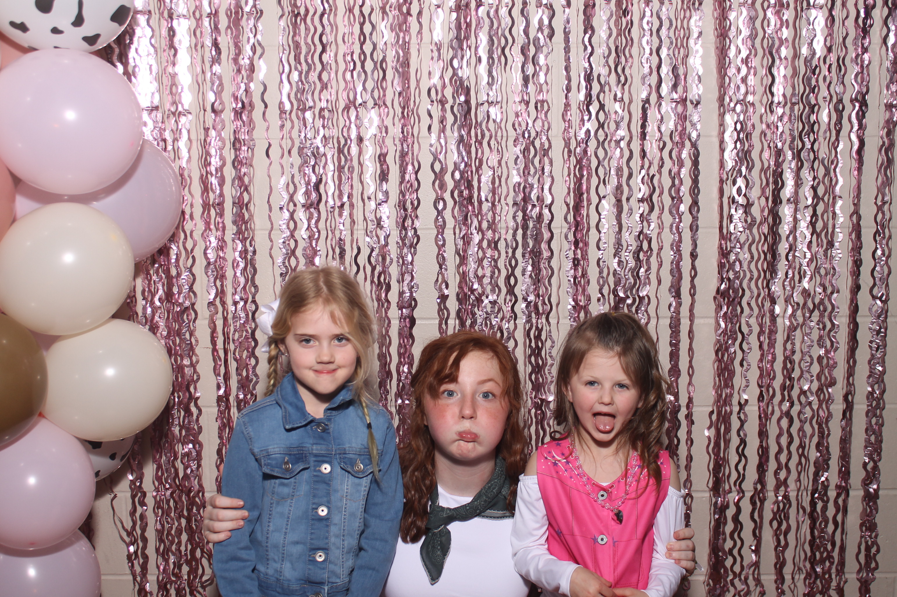 Queen of Peace Father Daughter Dance | View more photos from the event at gallery.photoboothcincy.com/u/PhotoBoothCincy/Queen-of-Peace-Father-Daughter-Dance