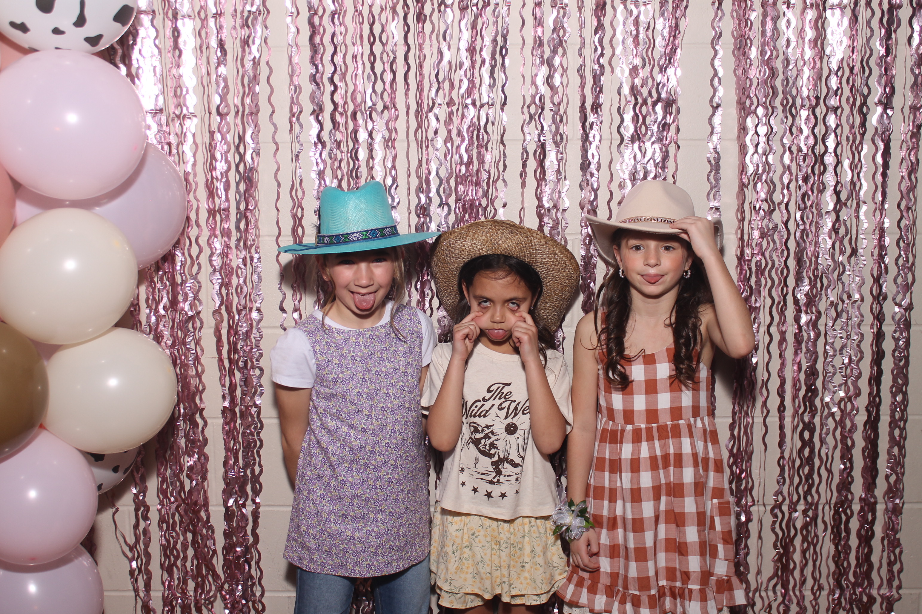 Queen of Peace Father Daughter Dance | View more photos from the event at gallery.photoboothcincy.com/u/PhotoBoothCincy/Queen-of-Peace-Father-Daughter-Dance