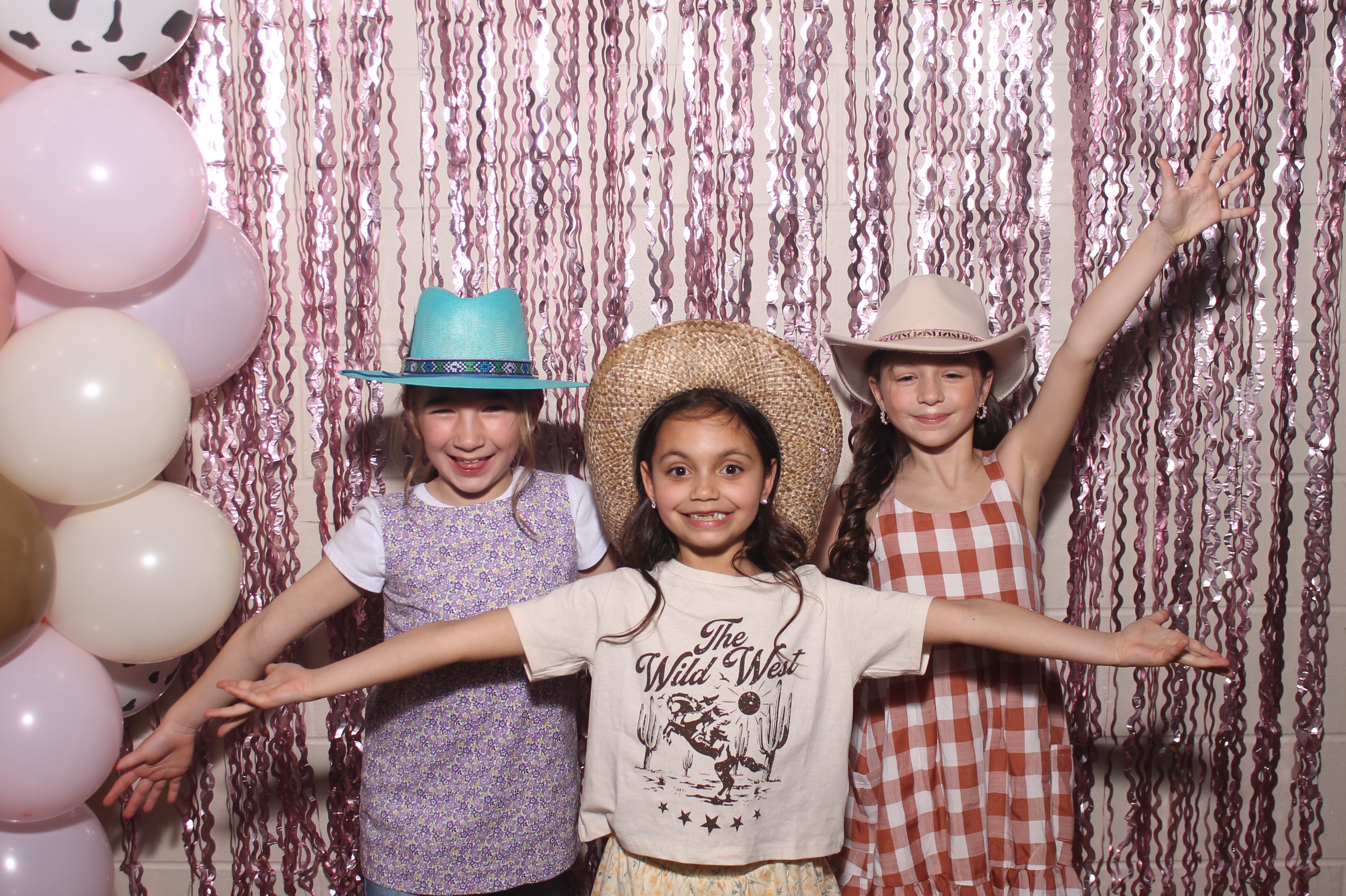 Queen of Peace Father Daughter Dance | View more photos from the event at gallery.photoboothcincy.com/u/PhotoBoothCincy/Queen-of-Peace-Father-Daughter-Dance