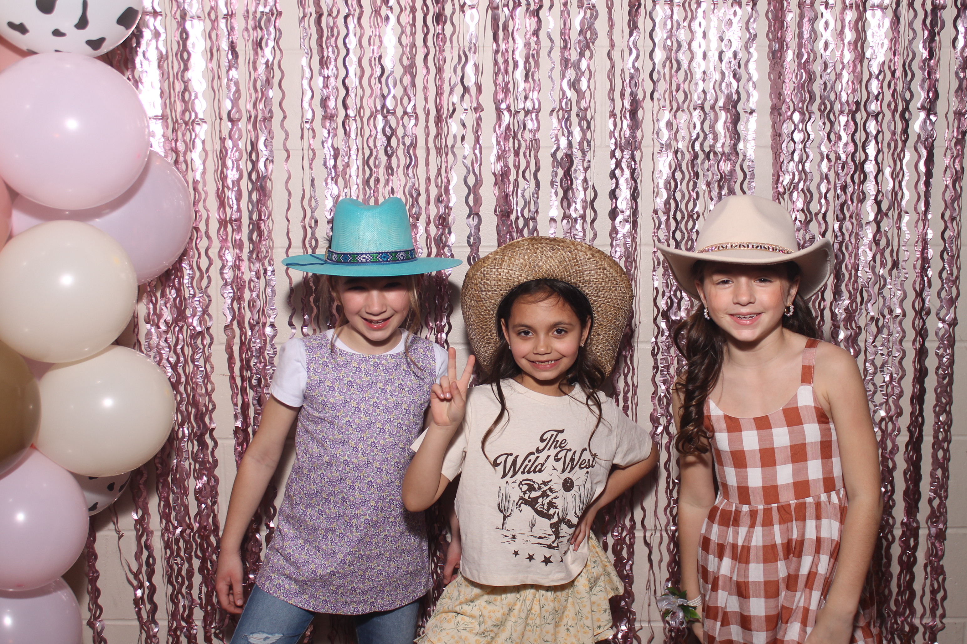 Queen of Peace Father Daughter Dance | View more photos from the event at gallery.photoboothcincy.com/u/PhotoBoothCincy/Queen-of-Peace-Father-Daughter-Dance