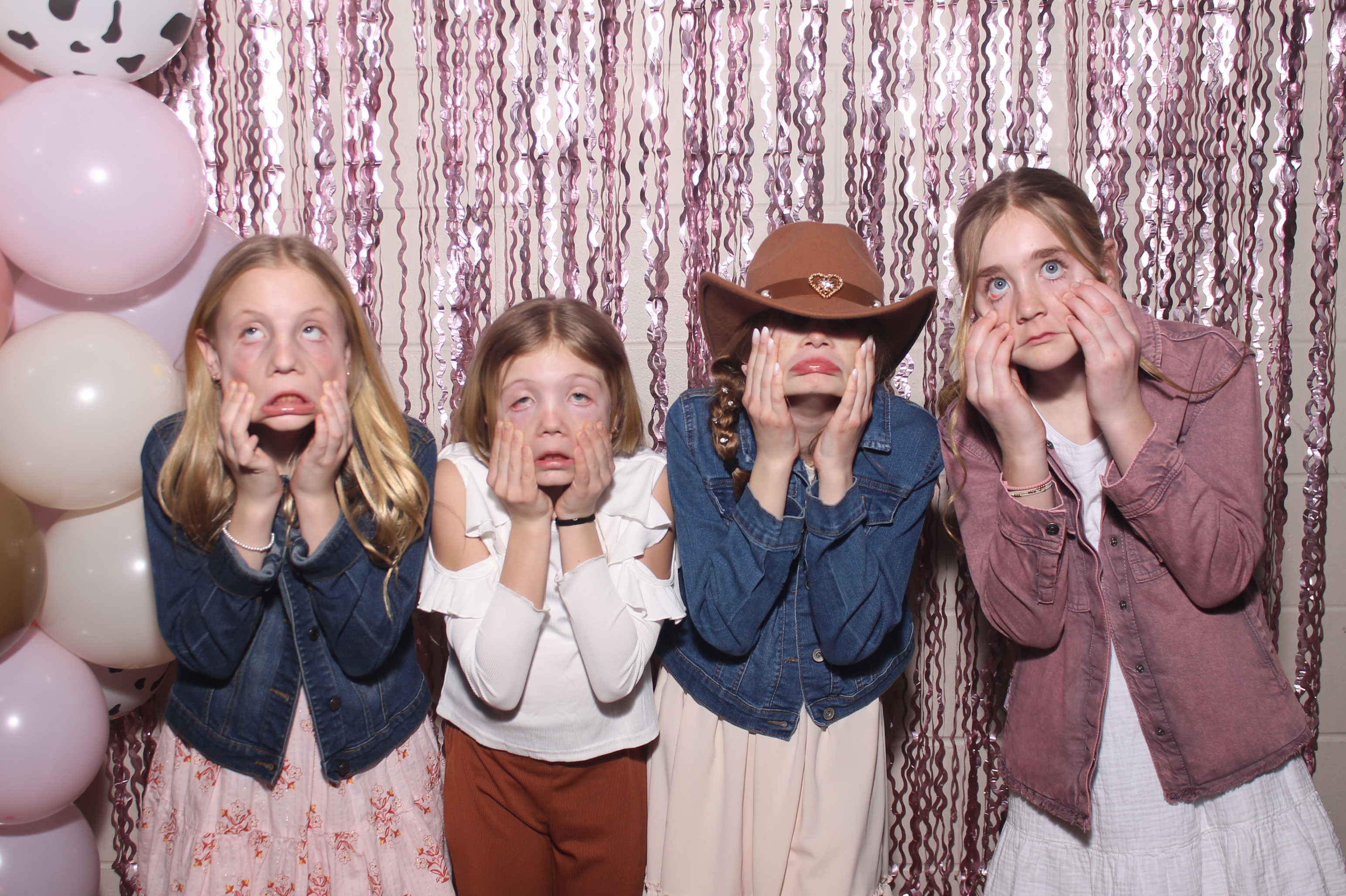Queen of Peace Father Daughter Dance | View more photos from the event at gallery.photoboothcincy.com/u/PhotoBoothCincy/Queen-of-Peace-Father-Daughter-Dance