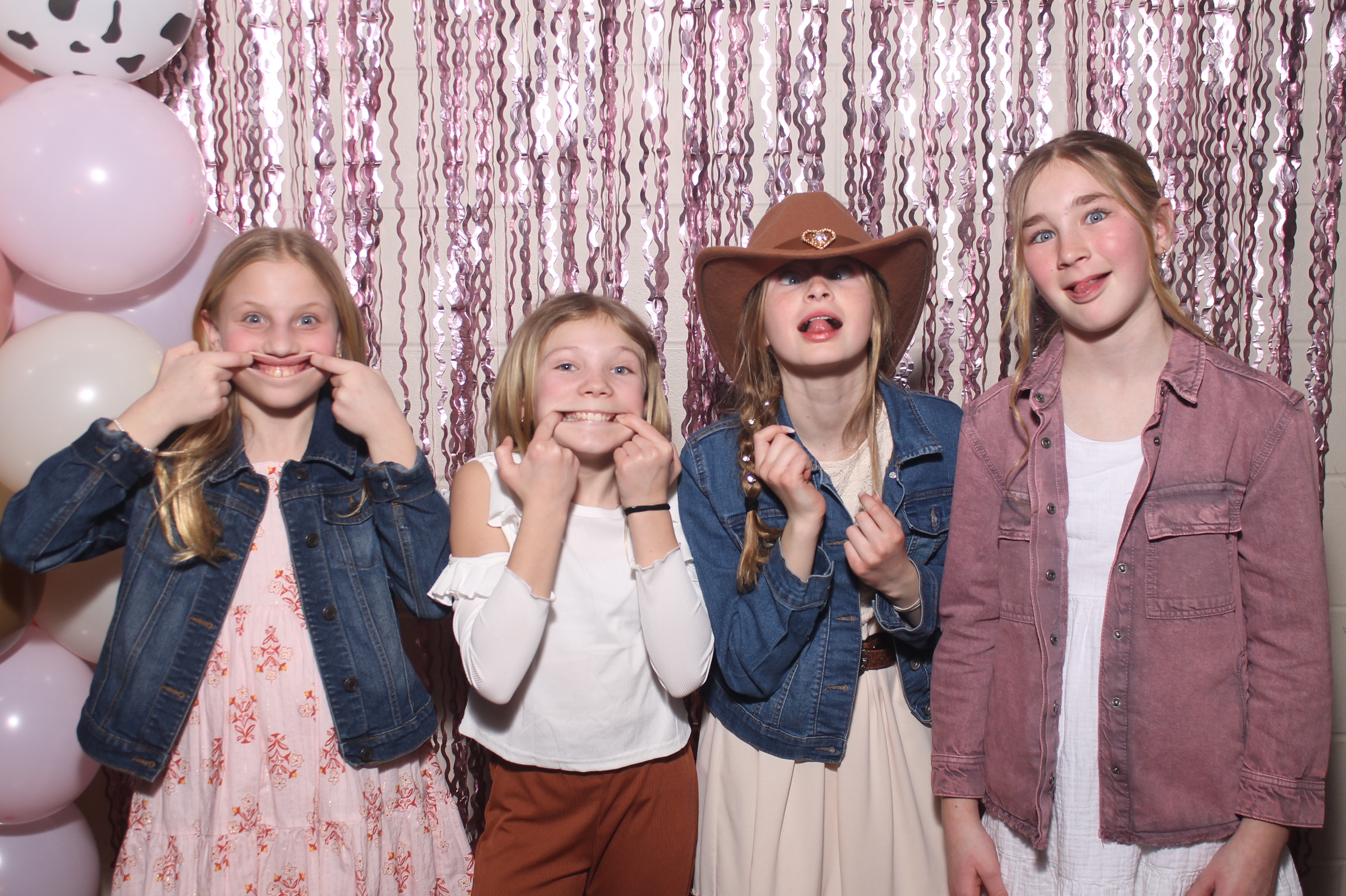 Queen of Peace Father Daughter Dance | View more photos from the event at gallery.photoboothcincy.com/u/PhotoBoothCincy/Queen-of-Peace-Father-Daughter-Dance
