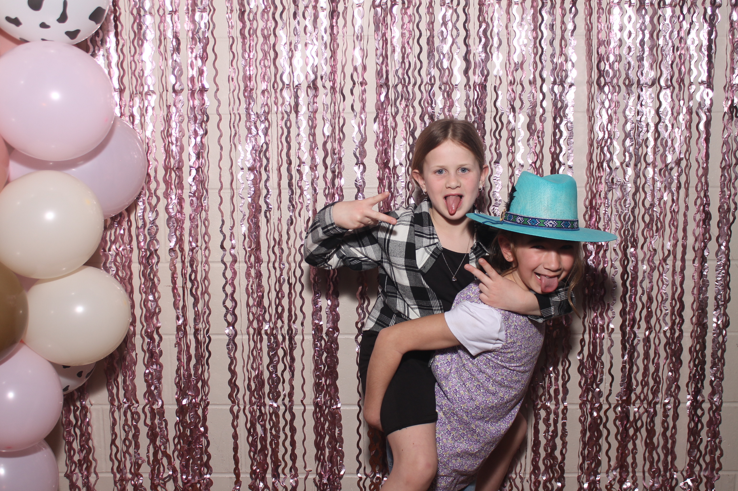 Queen of Peace Father Daughter Dance | View more photos from the event at gallery.photoboothcincy.com/u/PhotoBoothCincy/Queen-of-Peace-Father-Daughter-Dance