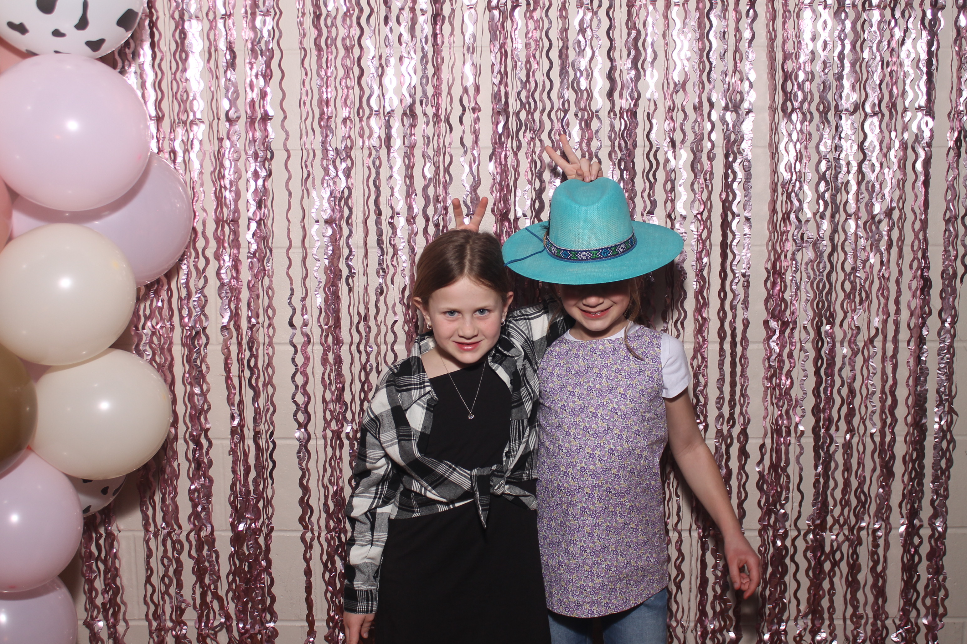 Queen of Peace Father Daughter Dance | View more photos from the event at gallery.photoboothcincy.com/u/PhotoBoothCincy/Queen-of-Peace-Father-Daughter-Dance