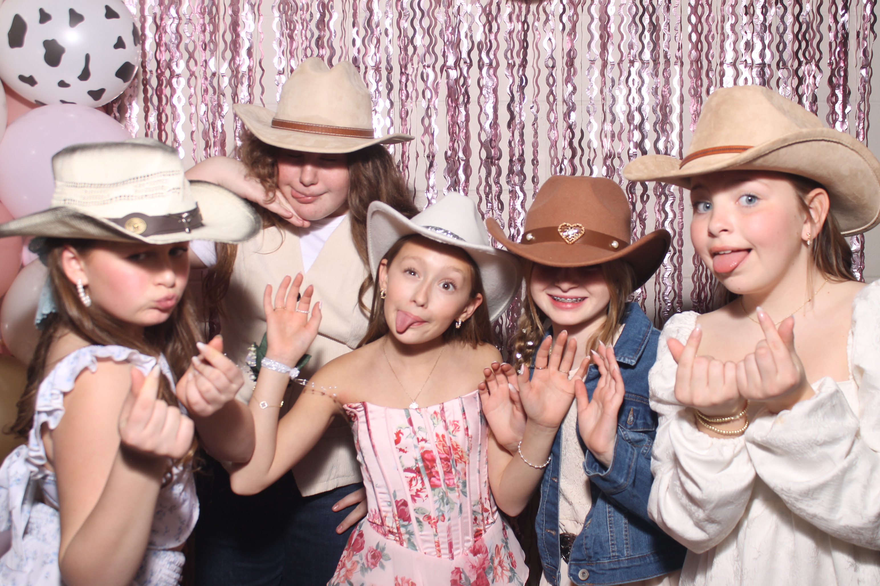 Queen of Peace Father Daughter Dance | View more photos from the event at gallery.photoboothcincy.com/u/PhotoBoothCincy/Queen-of-Peace-Father-Daughter-Dance