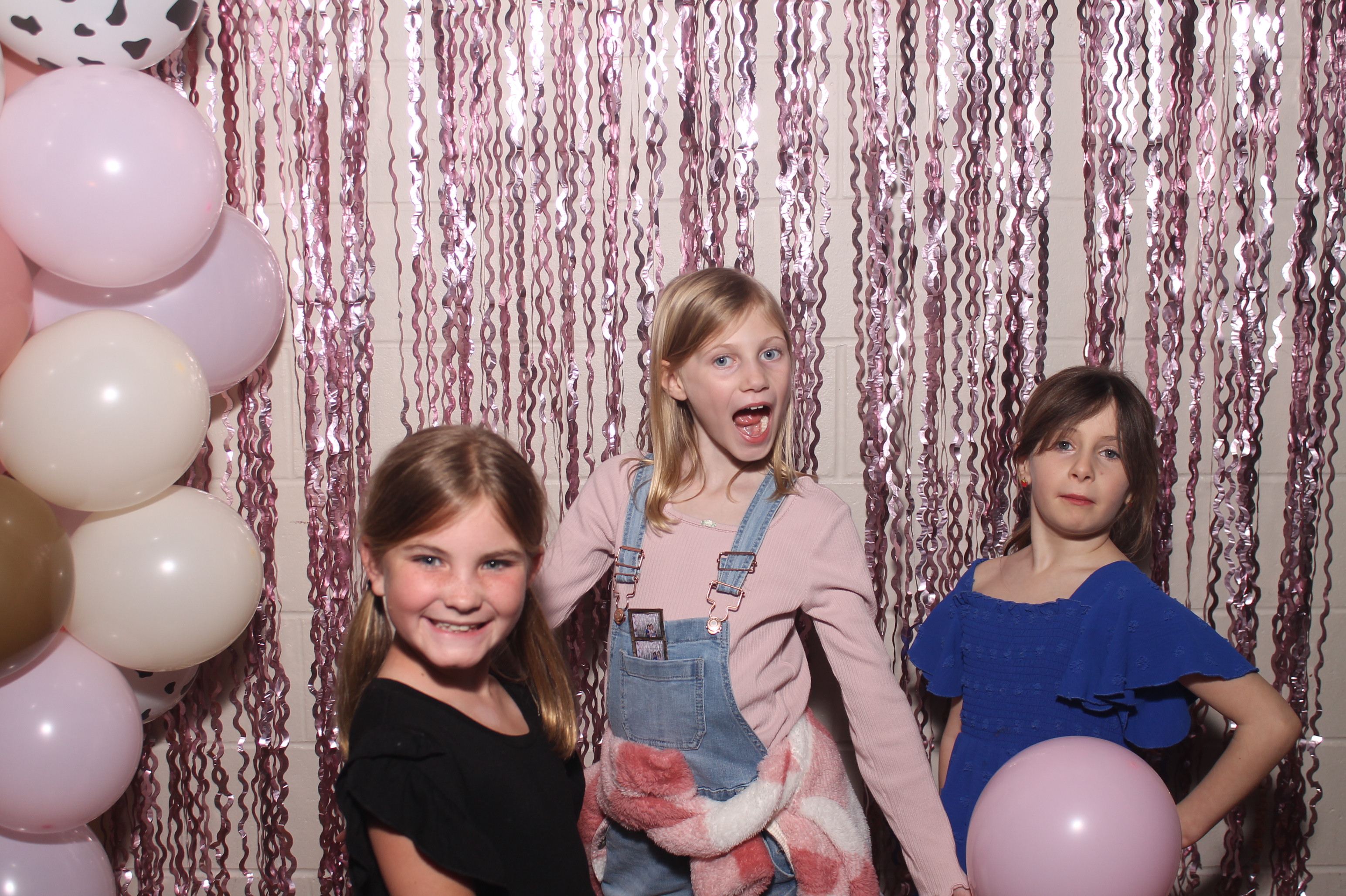 Queen of Peace Father Daughter Dance | View more photos from the event at gallery.photoboothcincy.com/u/PhotoBoothCincy/Queen-of-Peace-Father-Daughter-Dance