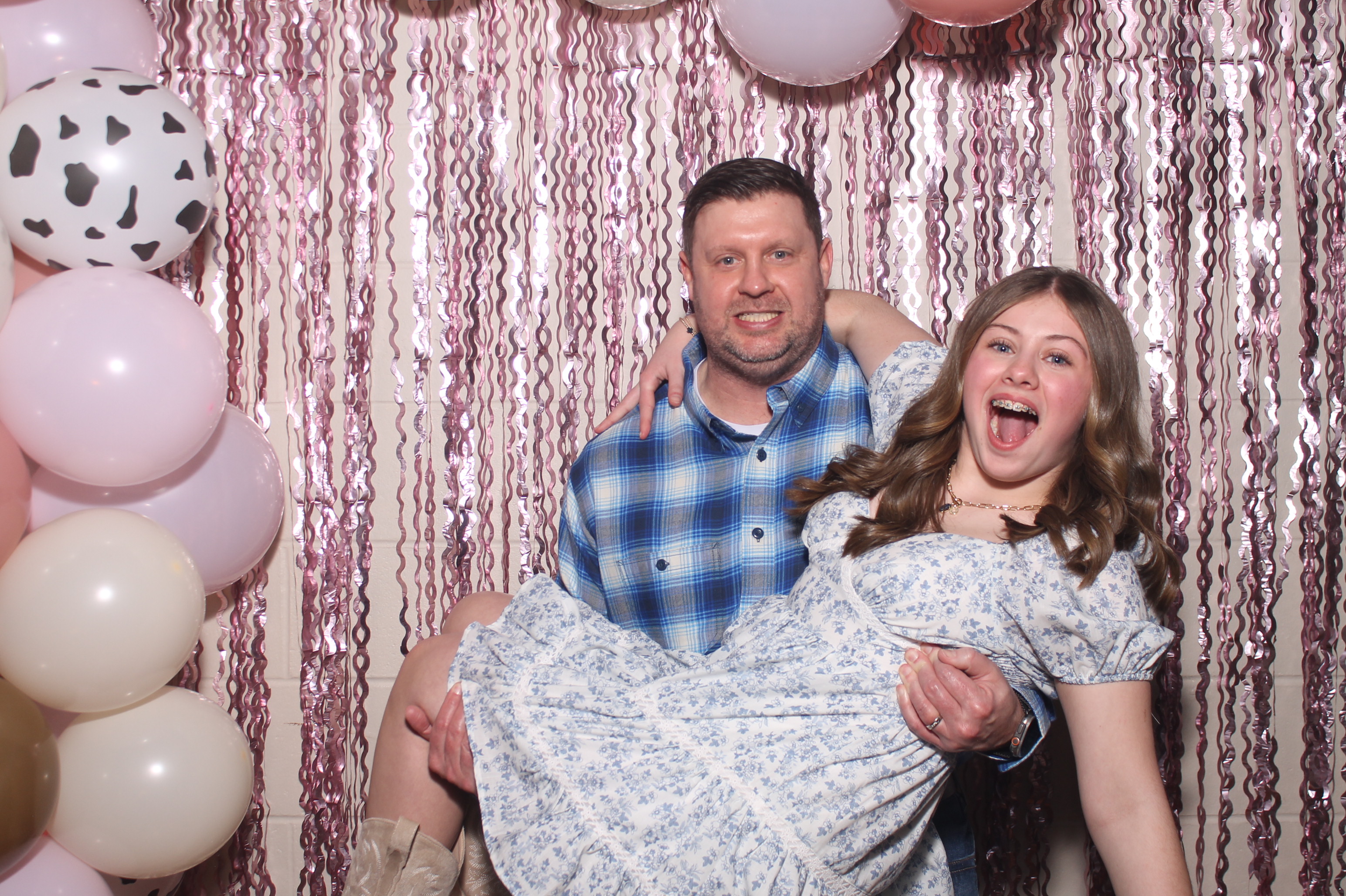 Queen of Peace Father Daughter Dance | View more photos from the event at gallery.photoboothcincy.com/u/PhotoBoothCincy/Queen-of-Peace-Father-Daughter-Dance