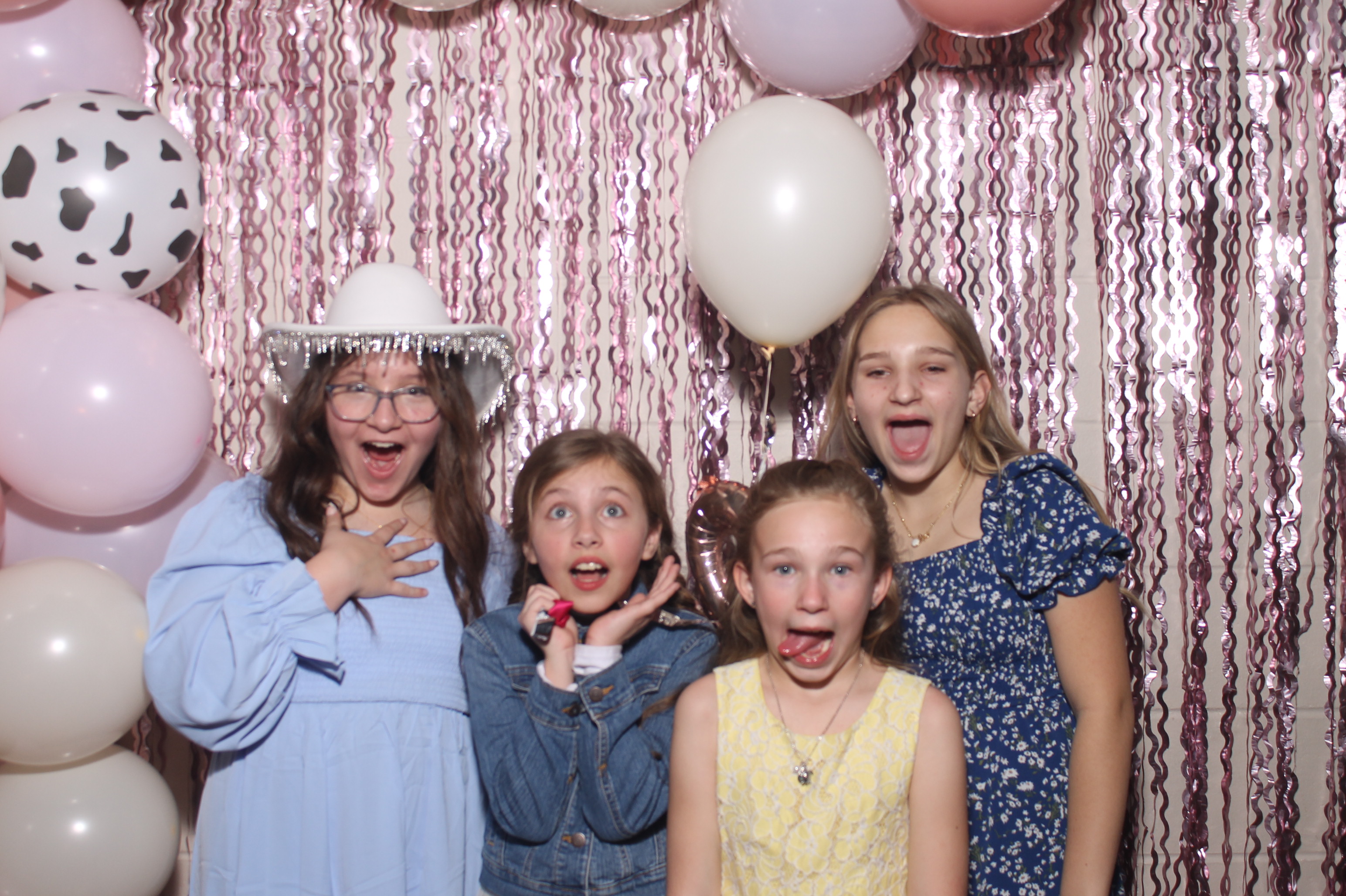 Queen of Peace Father Daughter Dance | View more photos from the event at gallery.photoboothcincy.com/u/PhotoBoothCincy/Queen-of-Peace-Father-Daughter-Dance
