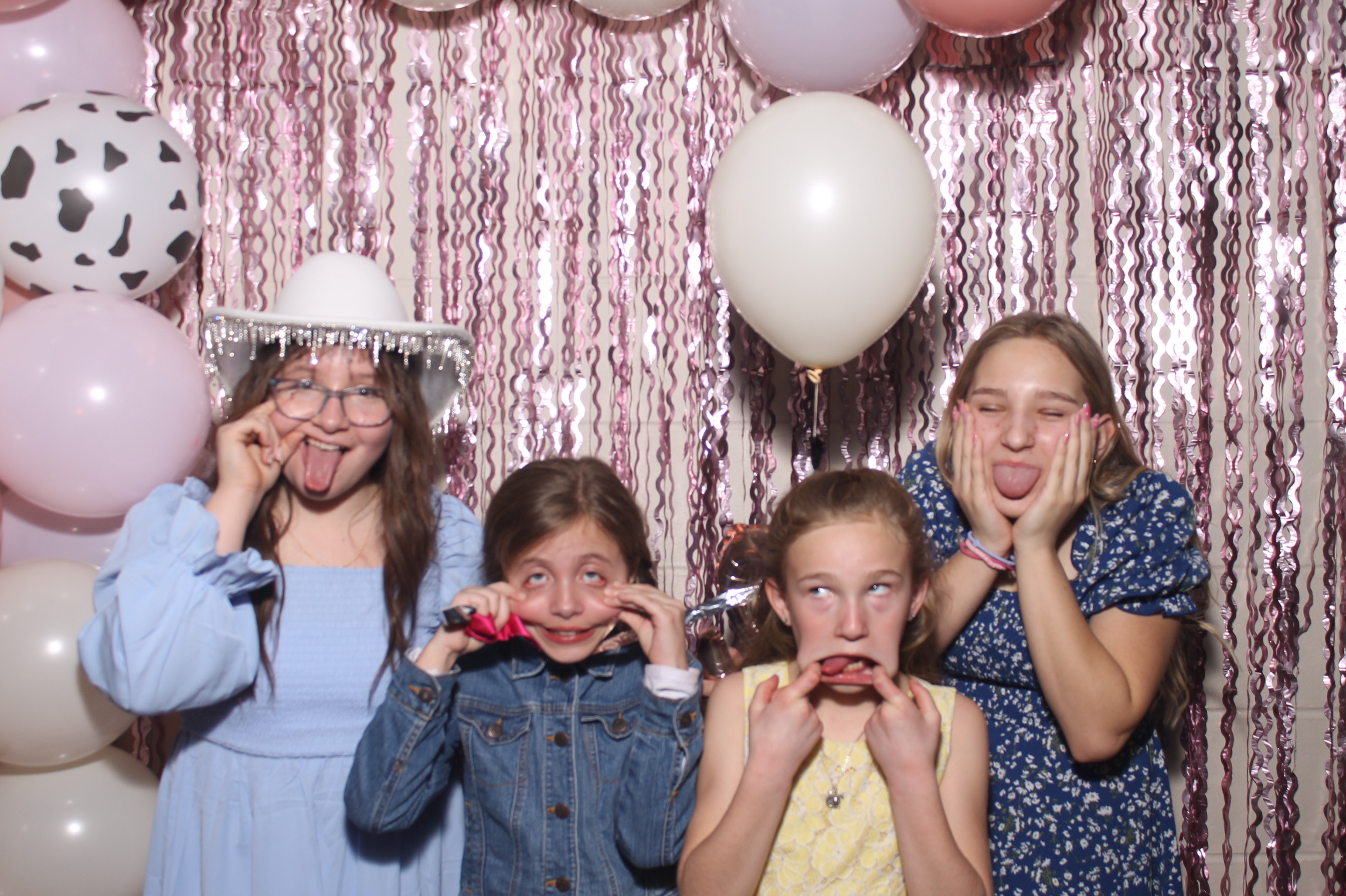 Queen of Peace Father Daughter Dance | View more photos from the event at gallery.photoboothcincy.com/u/PhotoBoothCincy/Queen-of-Peace-Father-Daughter-Dance