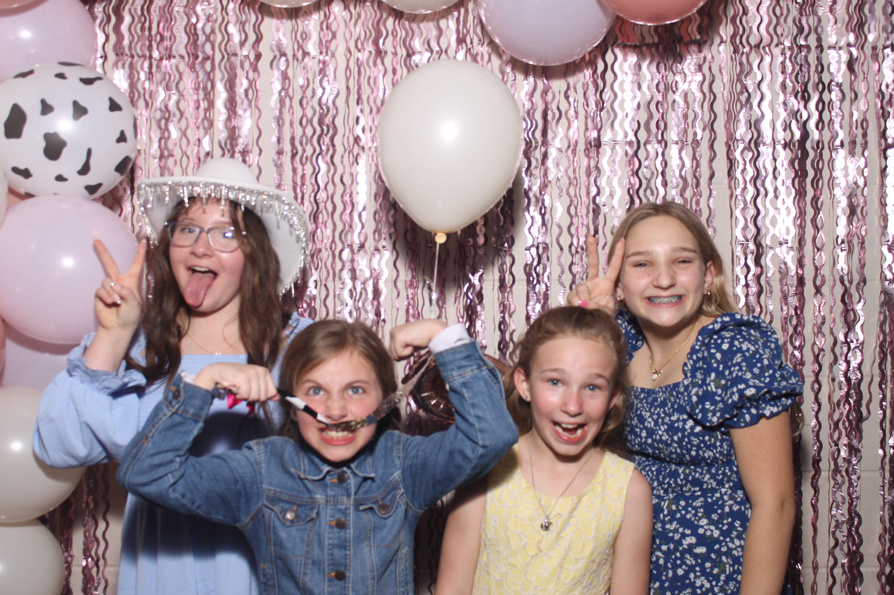 Queen of Peace Father Daughter Dance | View more photos from the event at gallery.photoboothcincy.com/u/PhotoBoothCincy/Queen-of-Peace-Father-Daughter-Dance