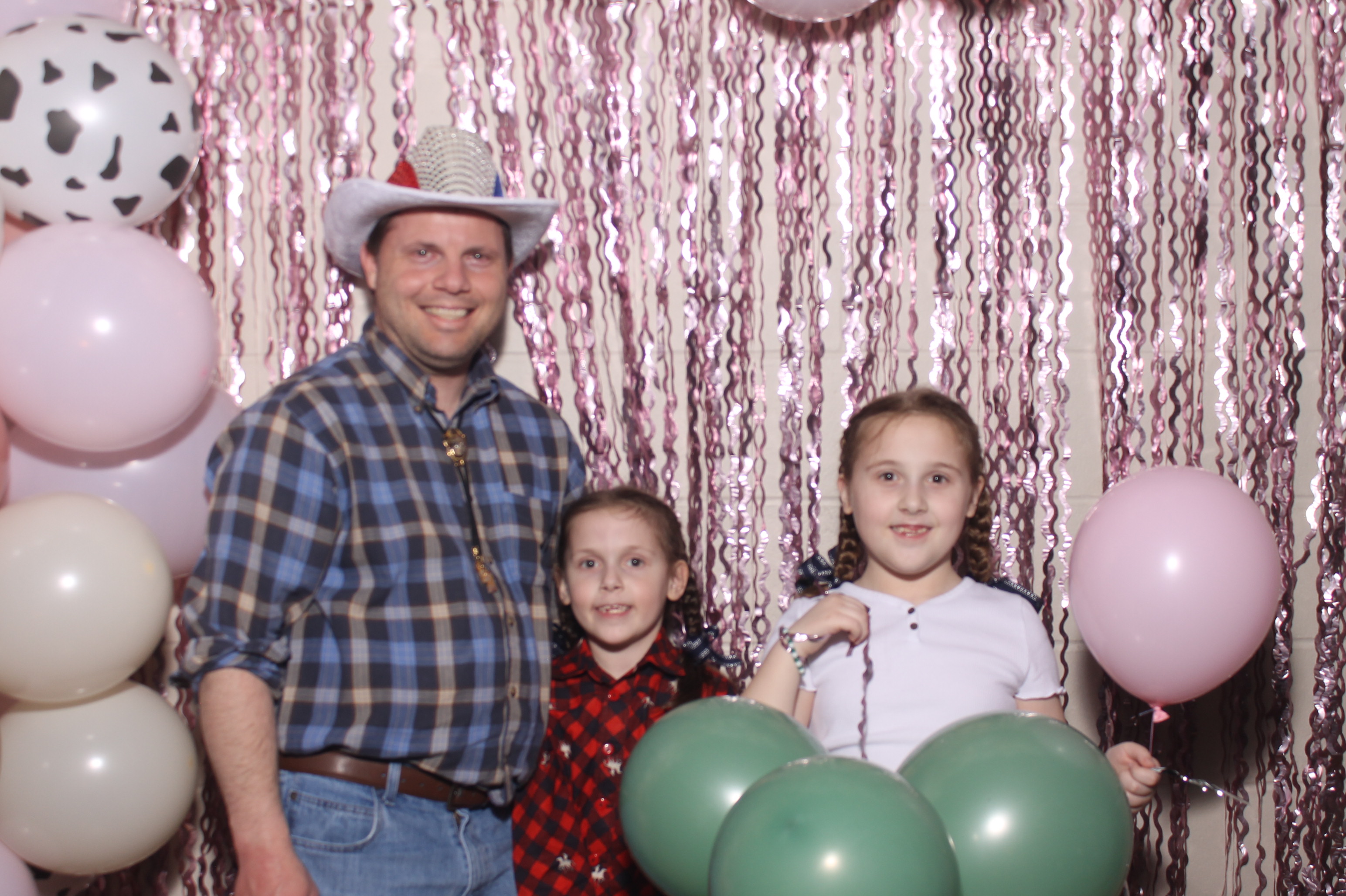 Queen of Peace Father Daughter Dance | View more photos from the event at gallery.photoboothcincy.com/u/PhotoBoothCincy/Queen-of-Peace-Father-Daughter-Dance
