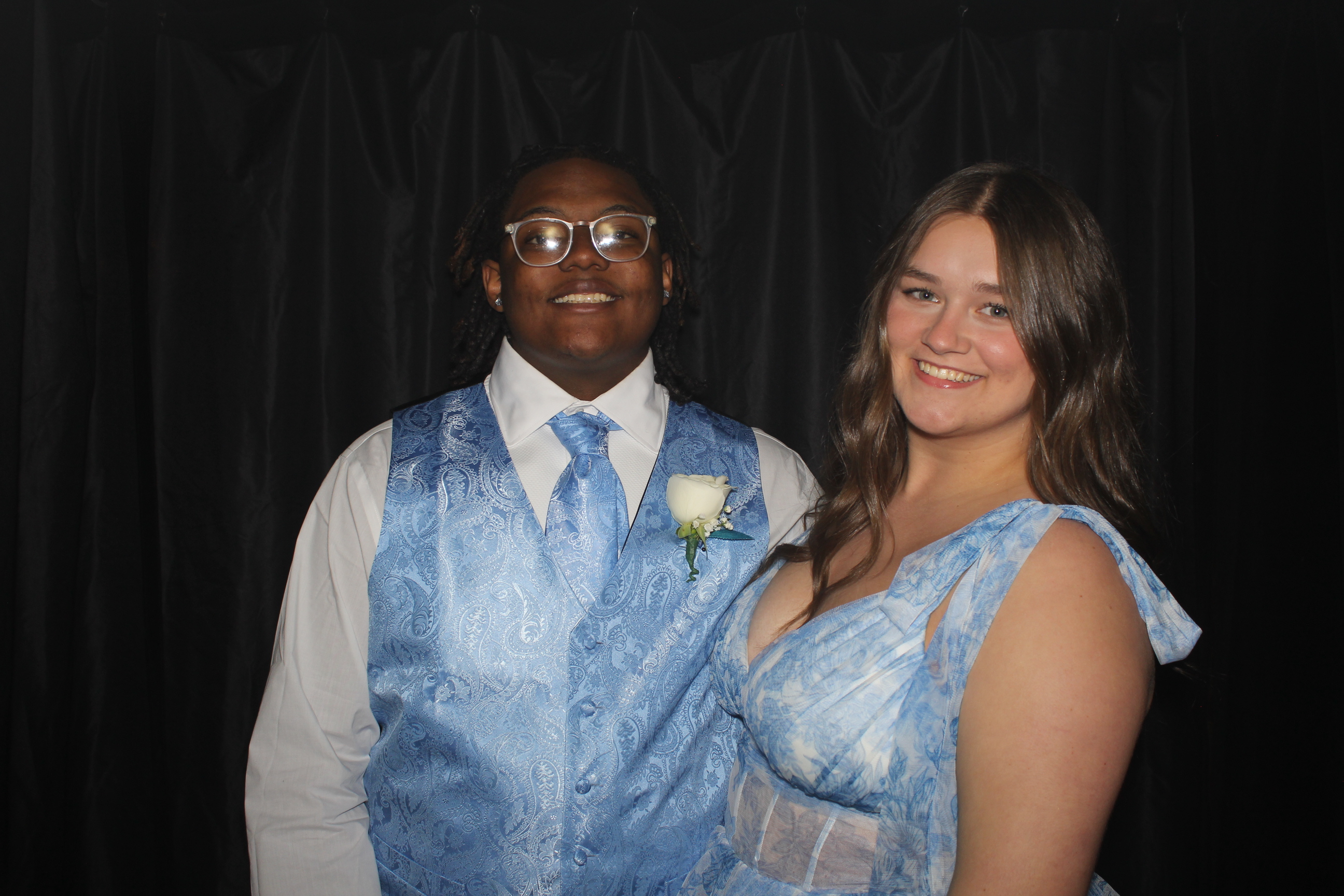 Reading Junior Senior Prom | View more photos from the event at gallery.photoboothcincy.com/u/PhotoBoothCincy/Reading-Junior-Senior-Prom-0